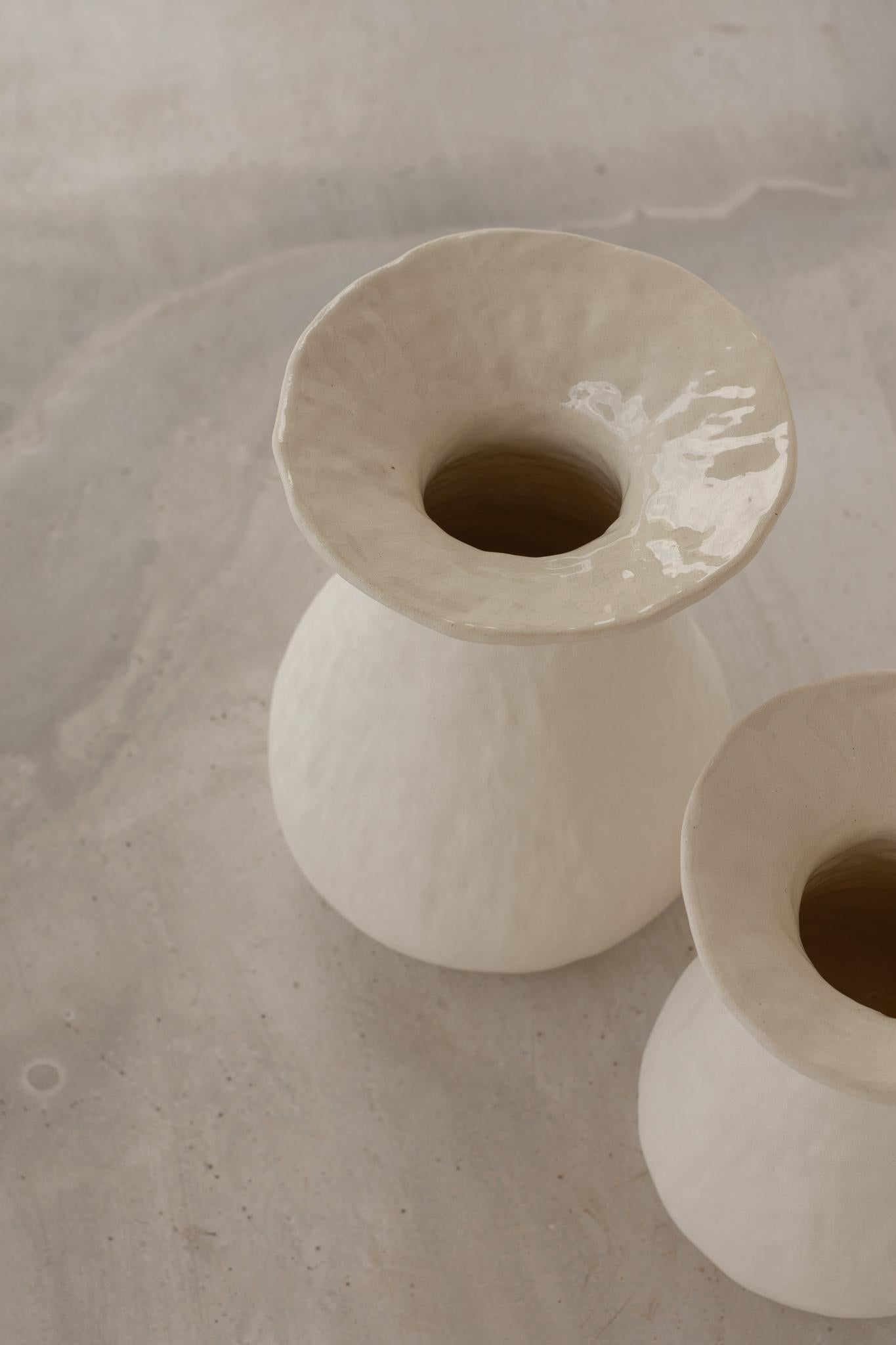 Brazilian handmade organic white ceramic vase  RUPA N.8 For Sale