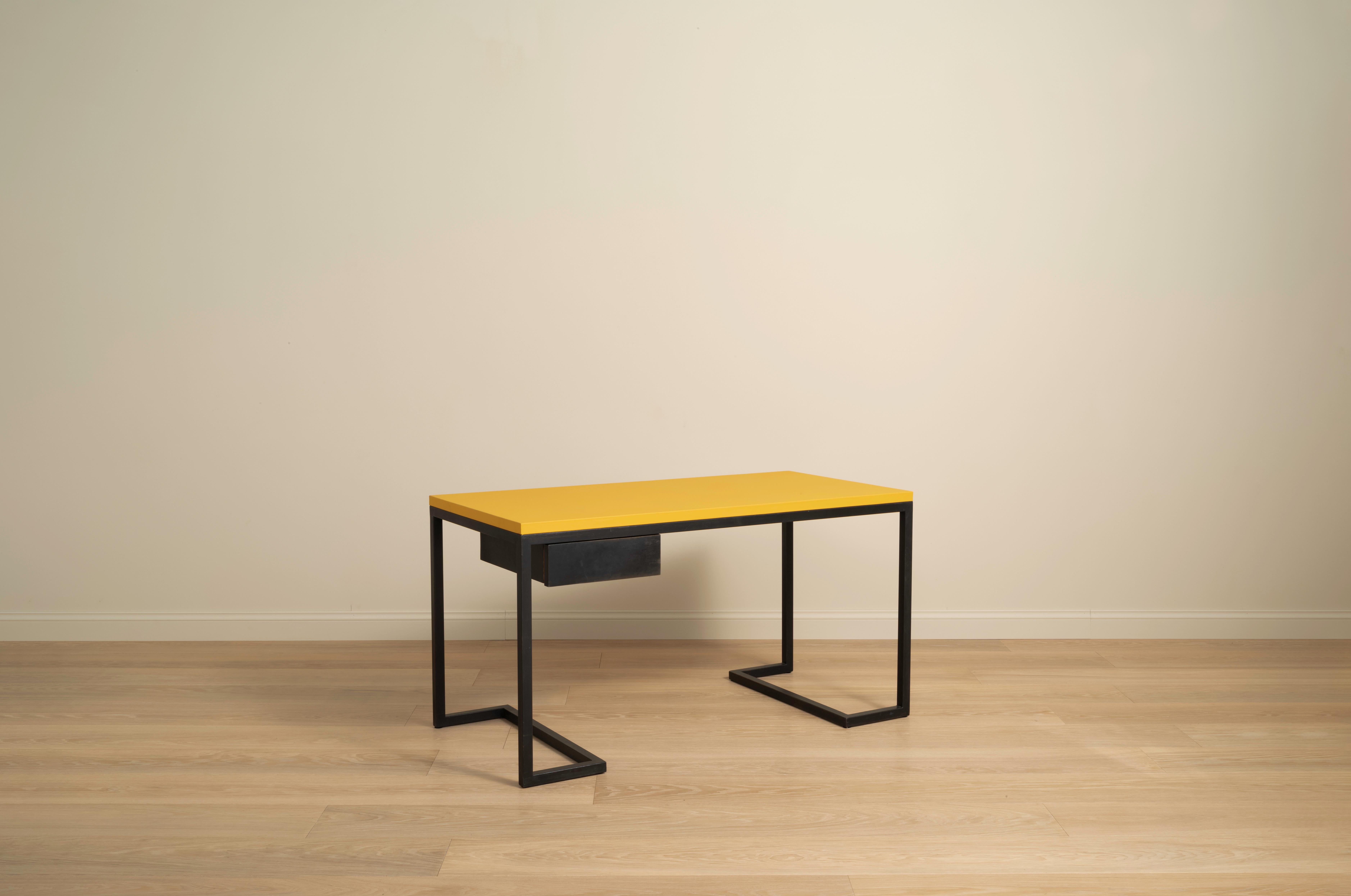 Our contemporary desk with a top wrapped in clients’ own leather and a steel frame. This desk features a soft close drawer with a waxed walnut finish to the interior.
​
Available to view in our London showroom.