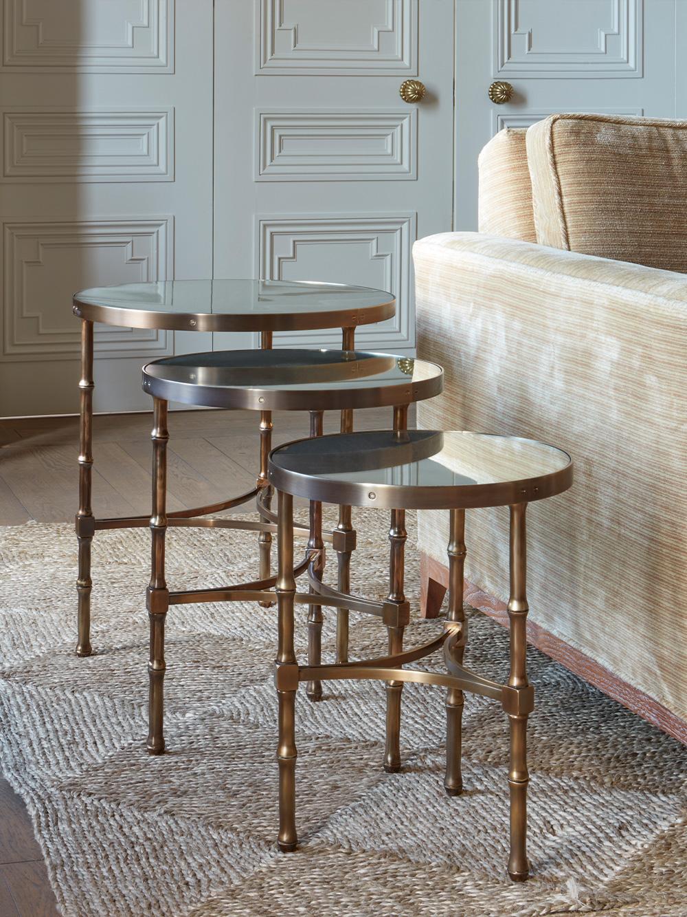 A reflection of our craftsmanship, the Vero side table features a hand sculpted solid brass frame paired with an antiqued mirror glass table top. It is designed to complement your space, whether placed beside a sofa or used as a bedside