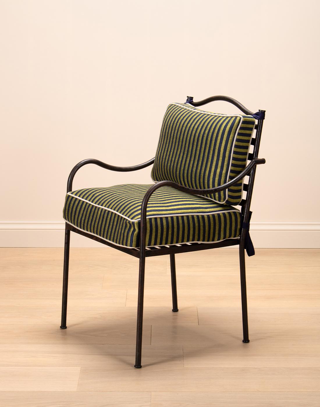 XXIe siècle et contemporain Chaise A Clement avec coussin (matériau/cuir au choix du client) en vente