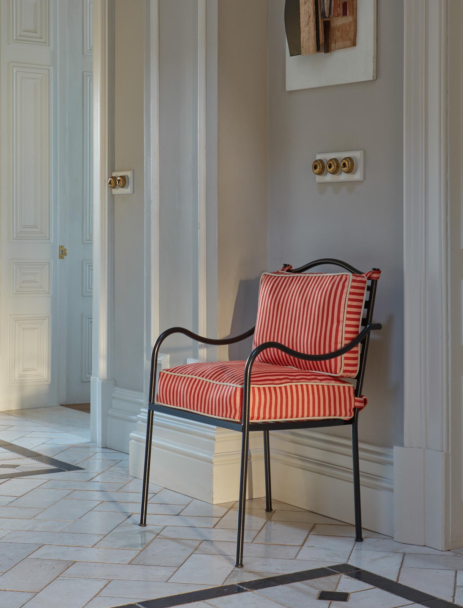 Britannique Chaise A Clement avec coussin (matériau/cuir au choix du client) en vente