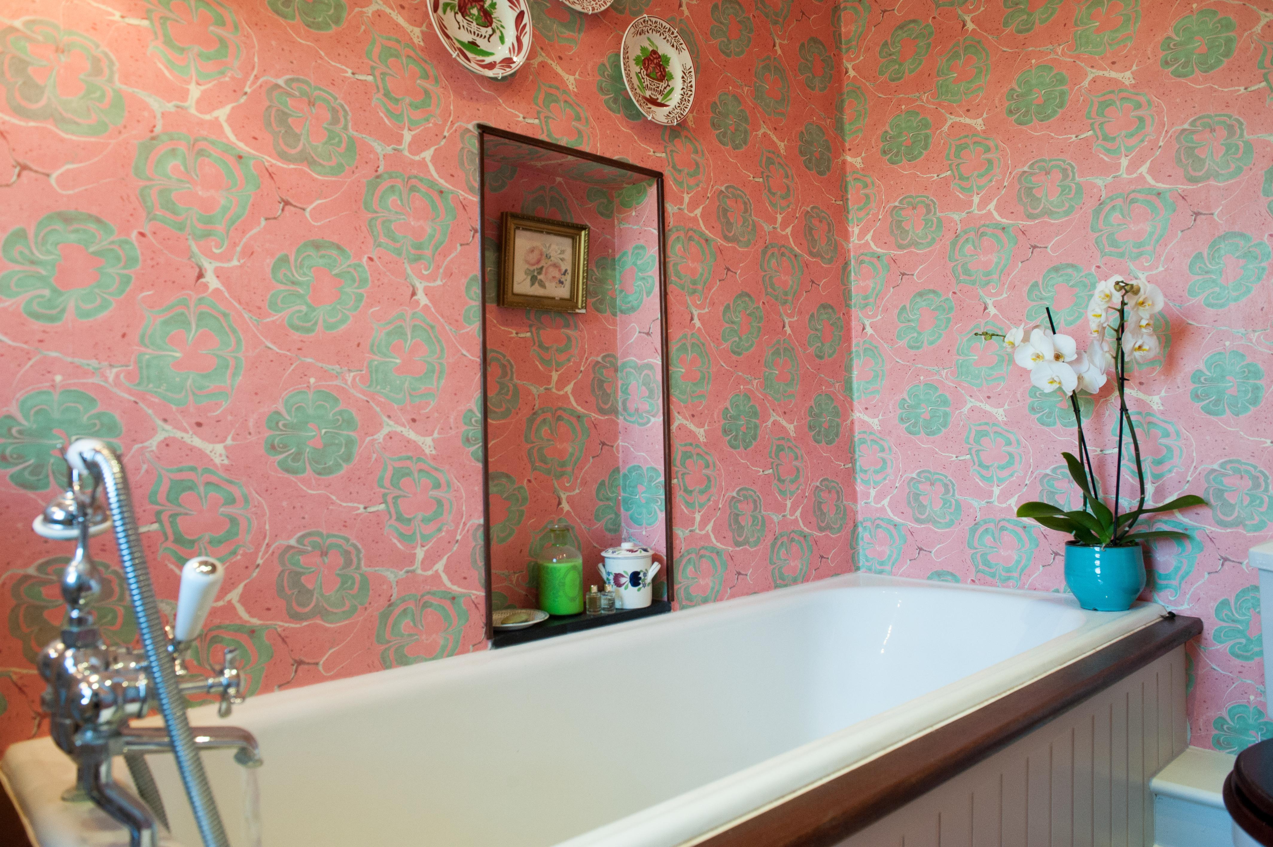 Fait main Rupert Bevan Madame Rose Papier peint en vente