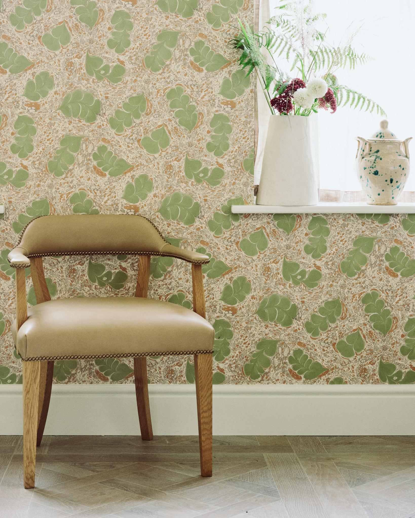 Papel pintado Matilda Oak verde Rupert Bevan - base vinílica en Nuevo Estado en London, GB