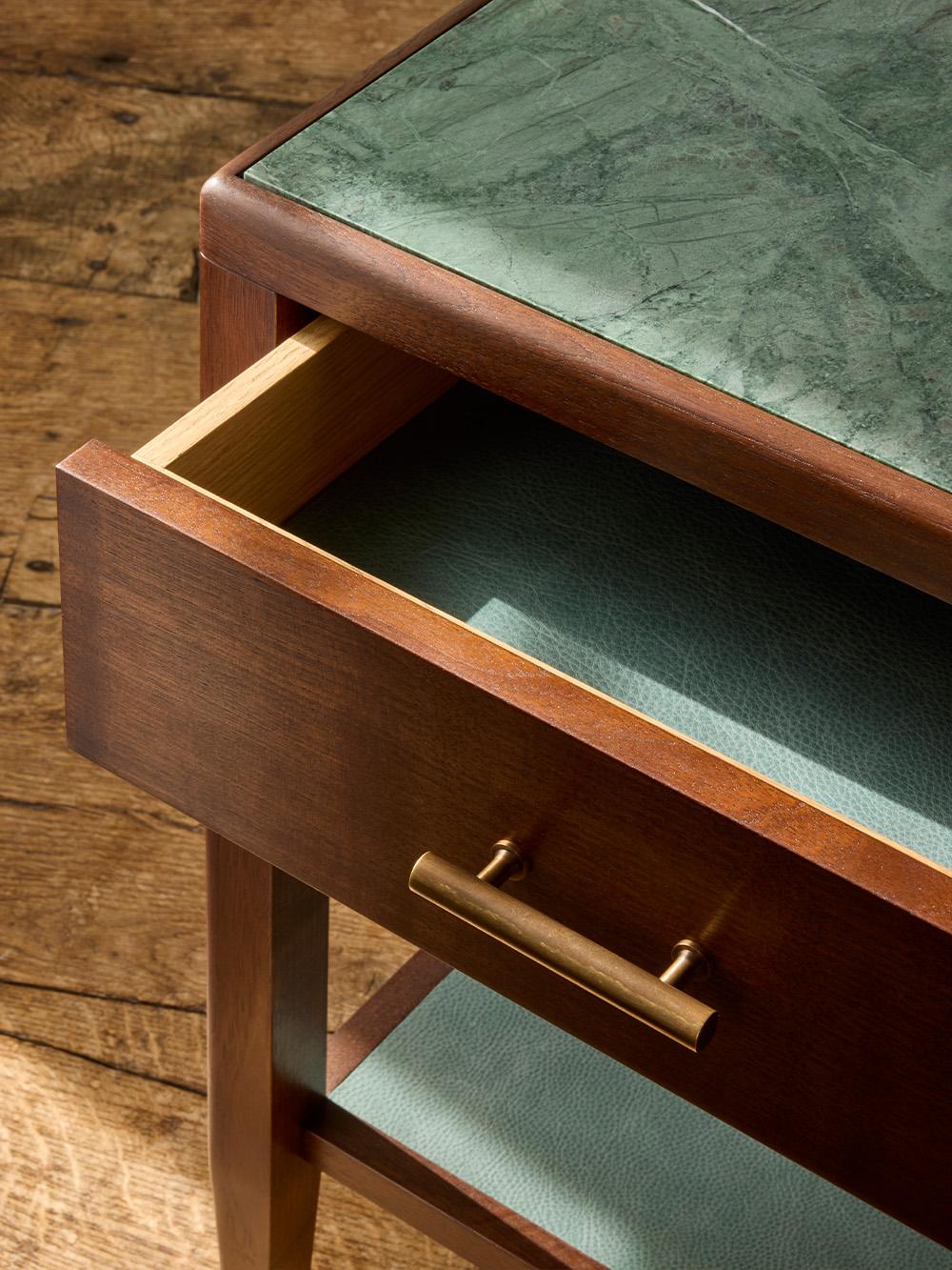Mid-Century Modern Rupert Bevan Victoria Table de chevet en vente