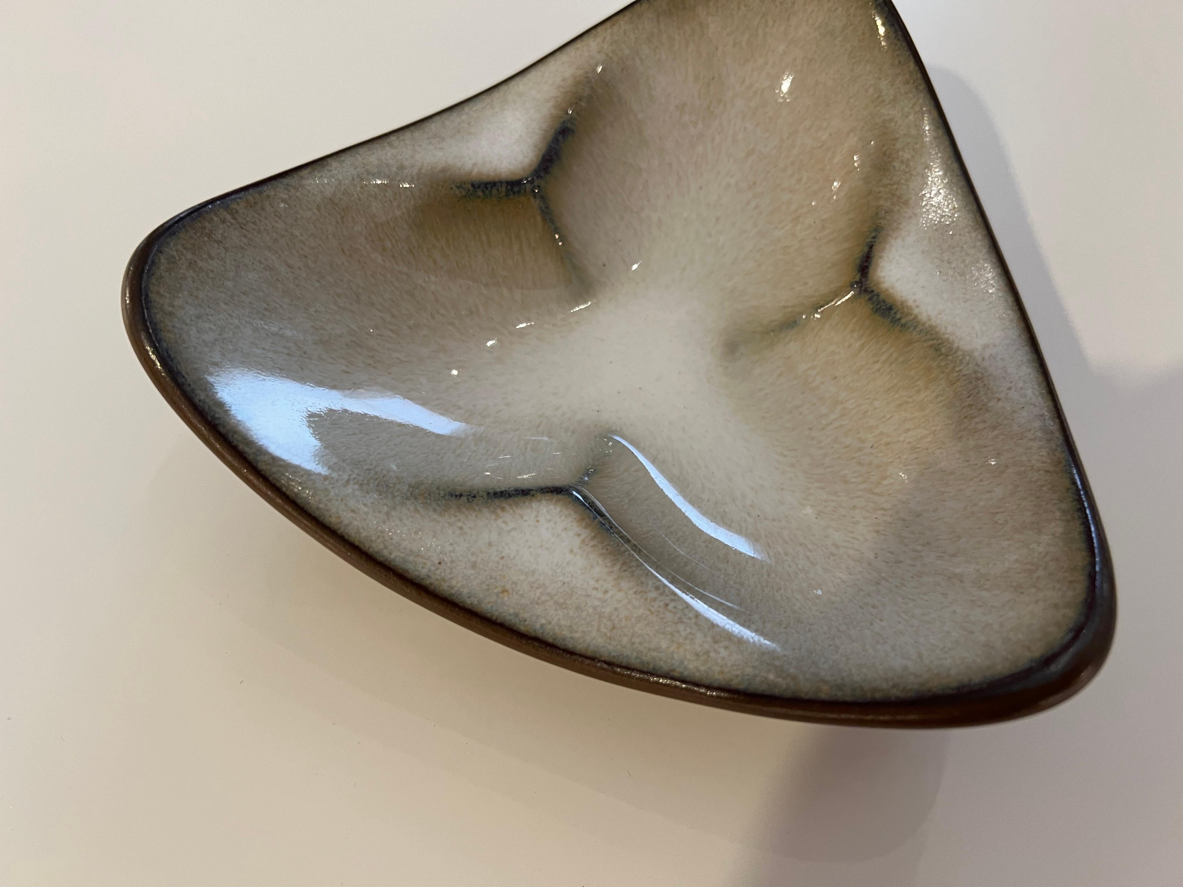 Rupert Deese California Art Pottery 1960 Bowl In Excellent Condition For Sale In New York, NY