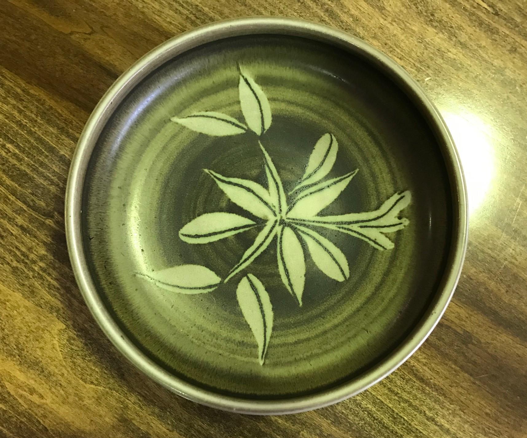 American Rupert Deese Signed Mid-Century Modern California Studio Pottery Floral Bowl For Sale