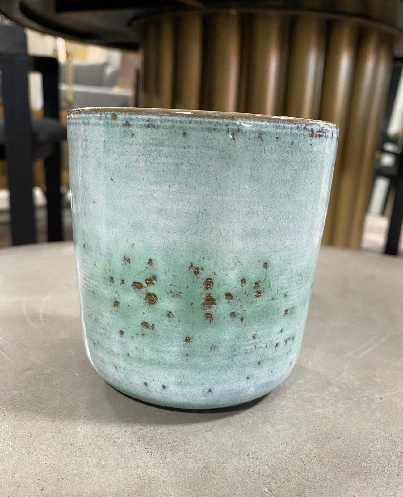 A gorgeous eggshell blue sumptuously glazed vase/ vessel by California master ceramist Rupert Deese who worked closely with pottery legend Harrison Mcintosh.

Signed with his cipher on the base.

Would be a great addition to any Mid-Century
