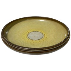 Ciotola con piedistallo firmata da Rupert Deese, Studio Pottery della California, moderna e di metà secolo.