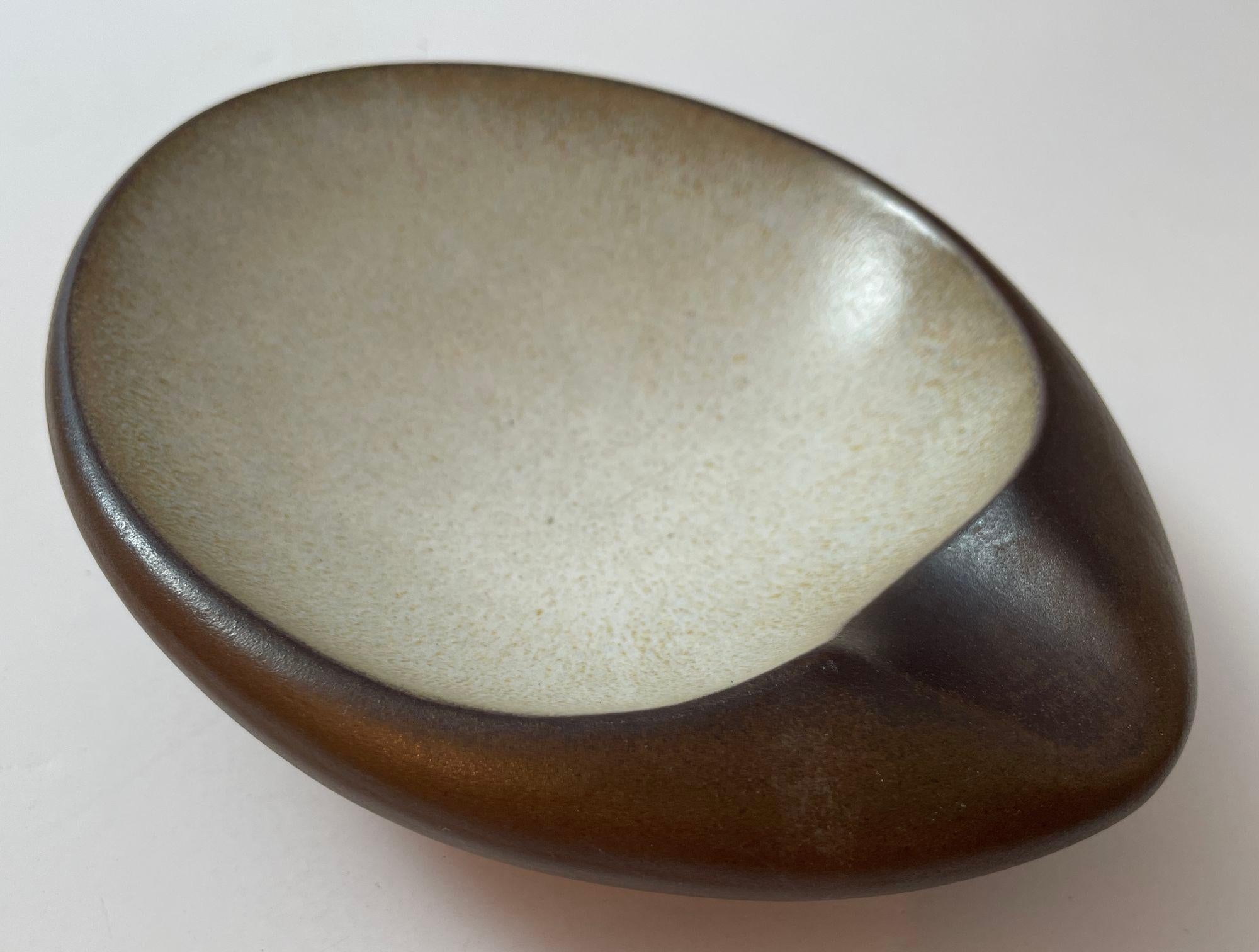 Ceramic Rupert Deese Signed Mid-Century Modern California Studio Stoneware Ashtray For Sale