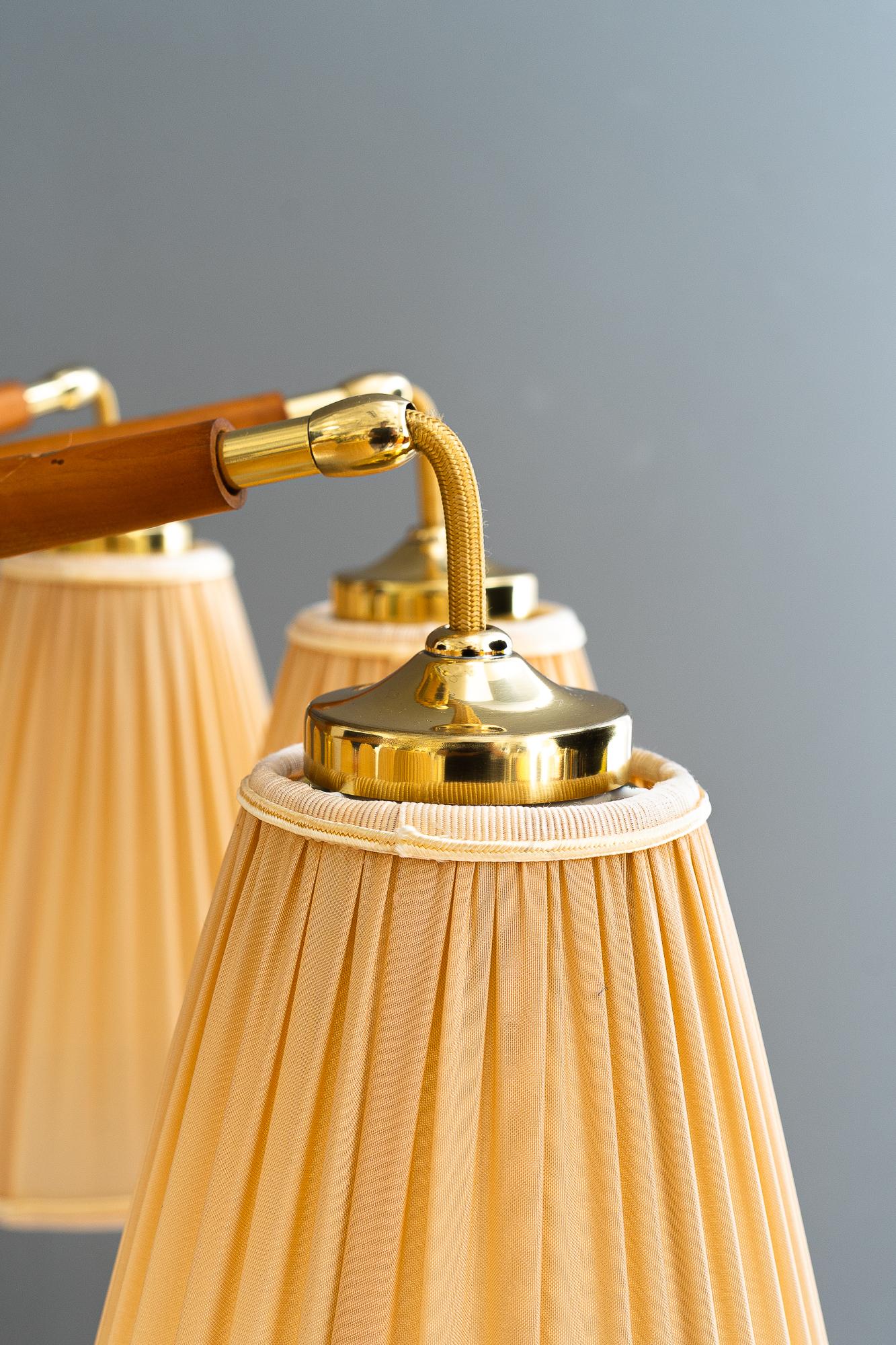 Laqué Rupert Nikoll lustre à 10 bras de lumière avec abat-jour en tissu vienne vers les années 1950 en vente