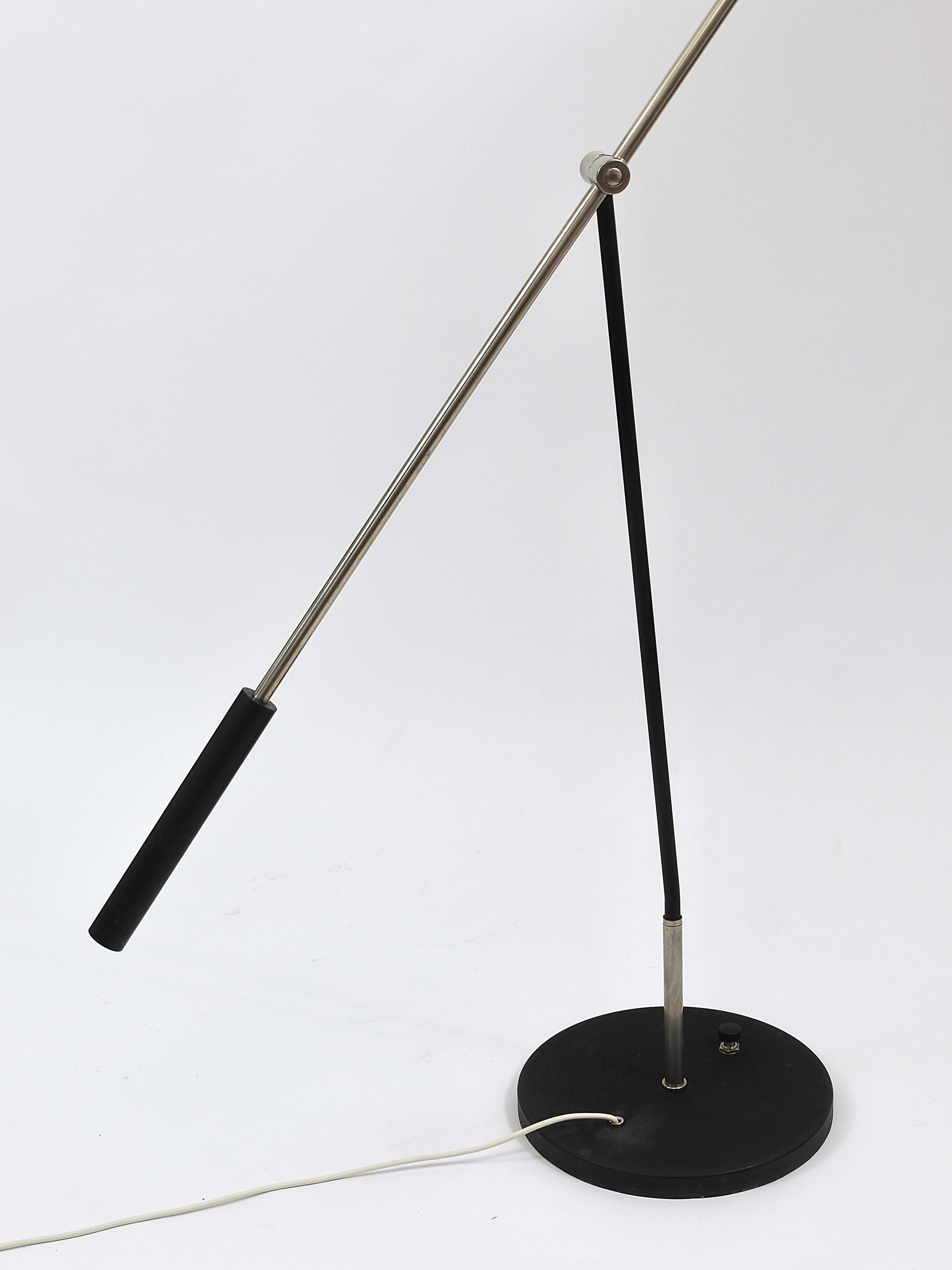 Rupert Nikoll Gelenk-Stehlampe mit Gegengewicht, Nickel, Messing, Mitte des Jahrhunderts im Angebot 11