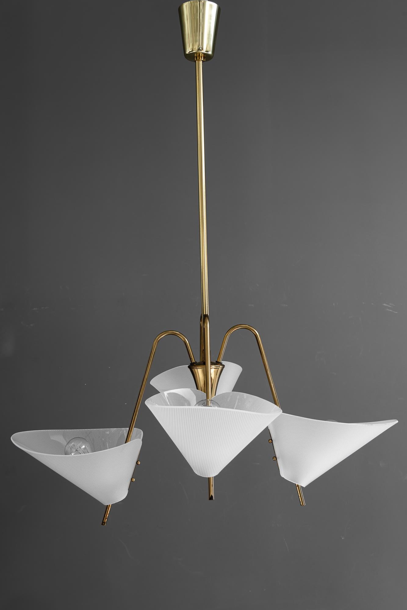 Rupert Nikoll lámpara de araña con pantallas de lucita viena hacia 1960 en venta 4