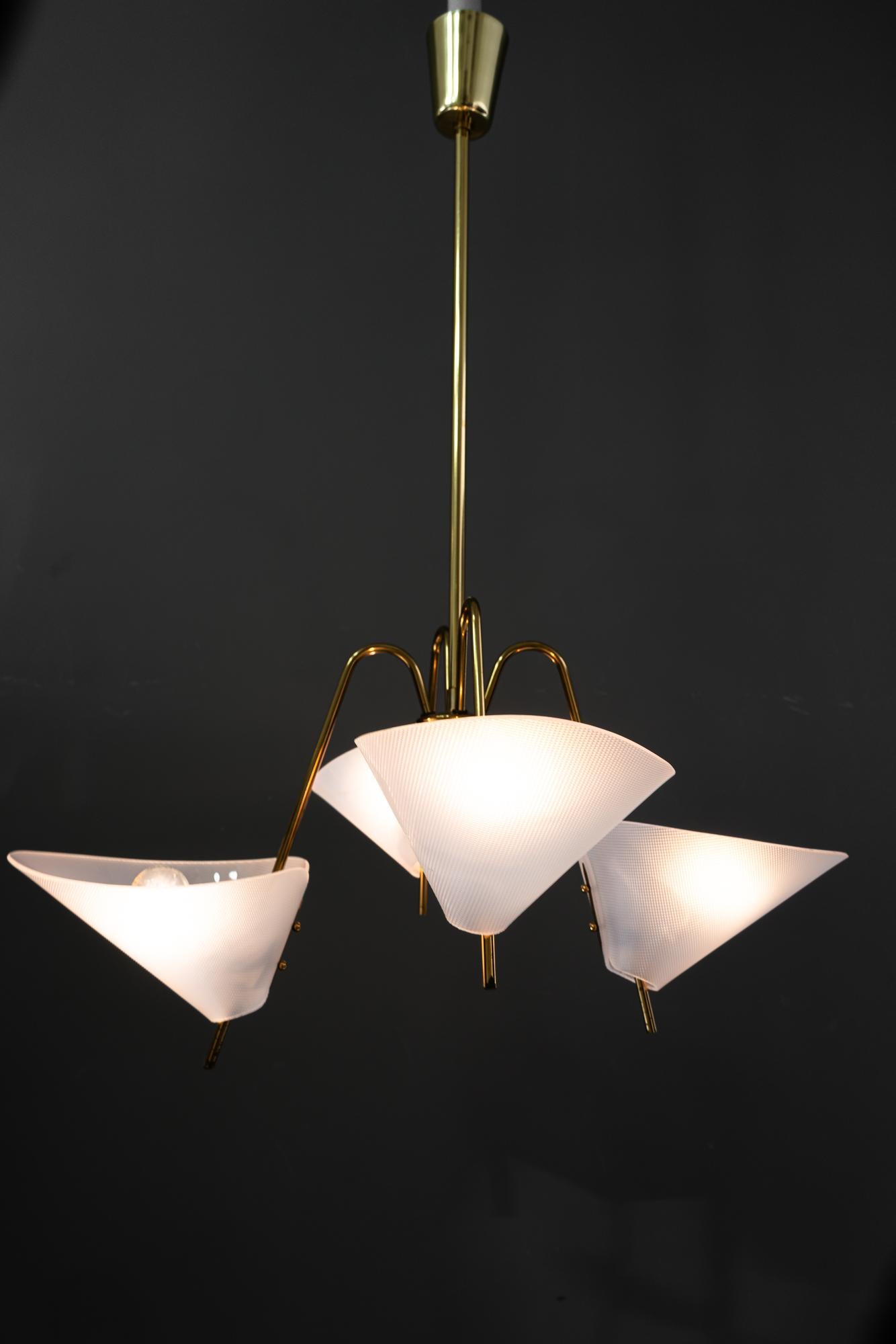 Rupert Nikoll lámpara de araña con pantallas de lucita viena hacia 1960 en venta 9