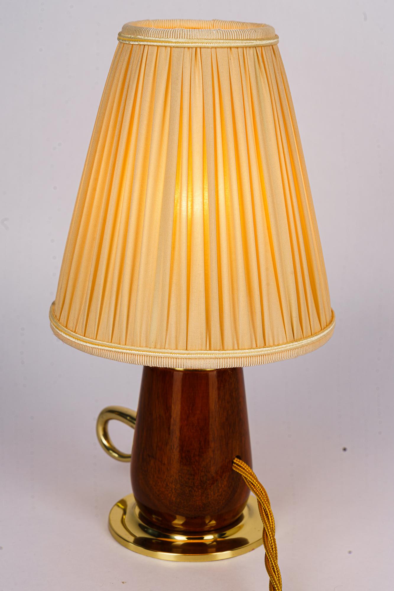 Rupert nikoll tischlampe kirschbaum mit stoffschirm wien um 1950er im Angebot 1