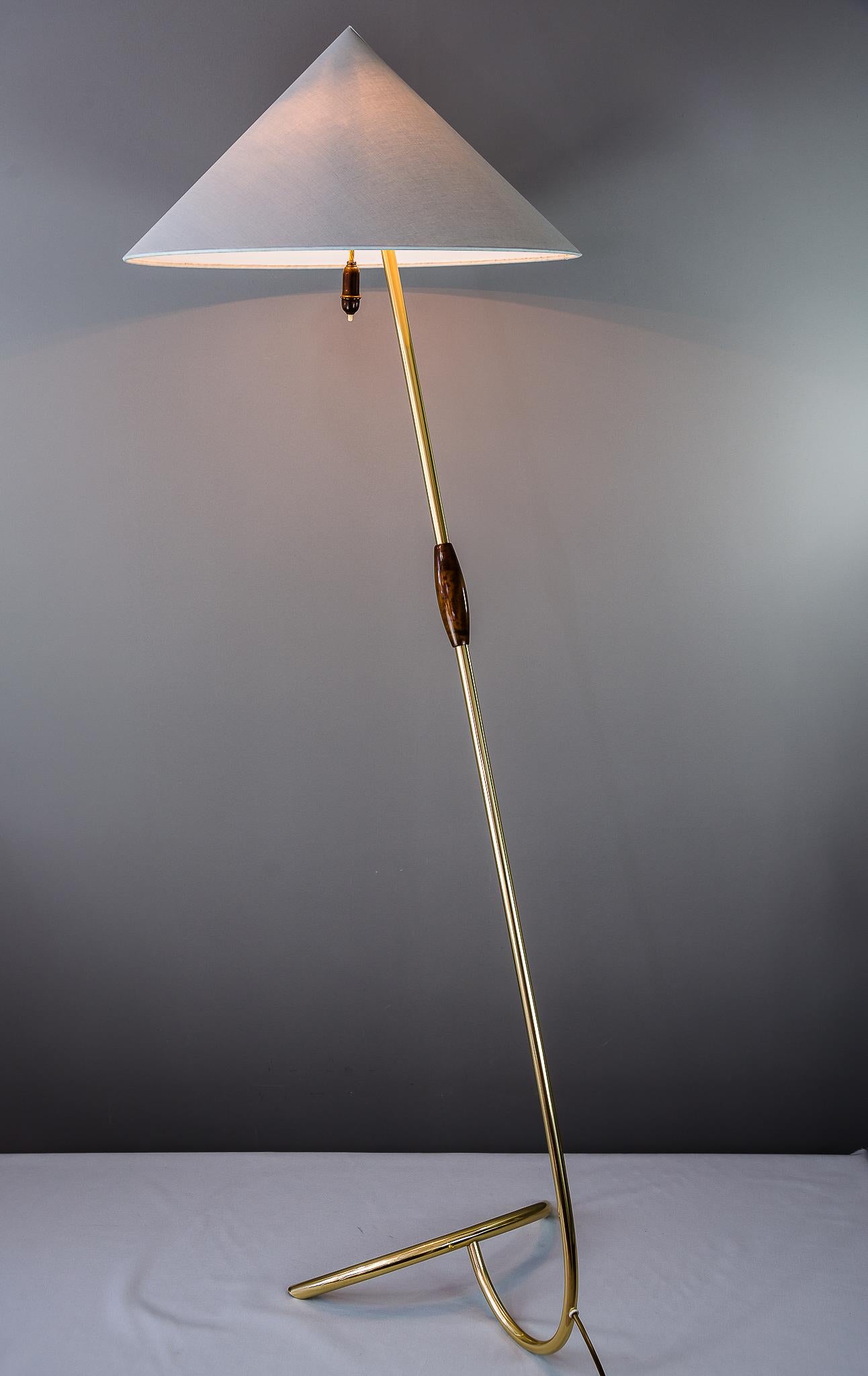 Rupert Nikoll floor lamp, circa 1950s.
The floor lamp is polished and stove enamelled.
The shade is replaced ( new ).
The original wood handle is polished.
The floor lamp is in a excellent condition.