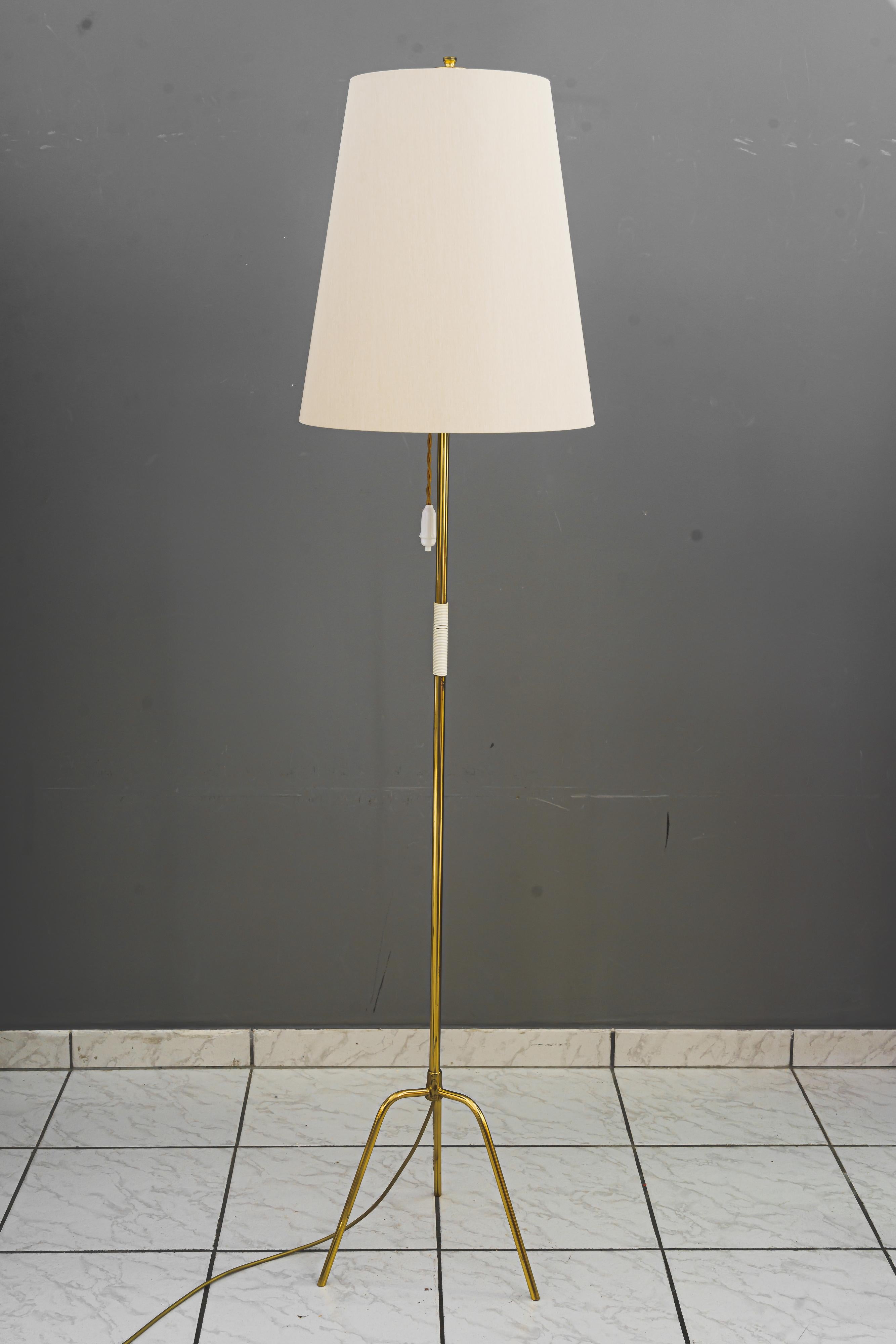 Rupert Nikoll floor lamp vienna around 1950s.
Original condition.
Only the shade is replaced ( new ).