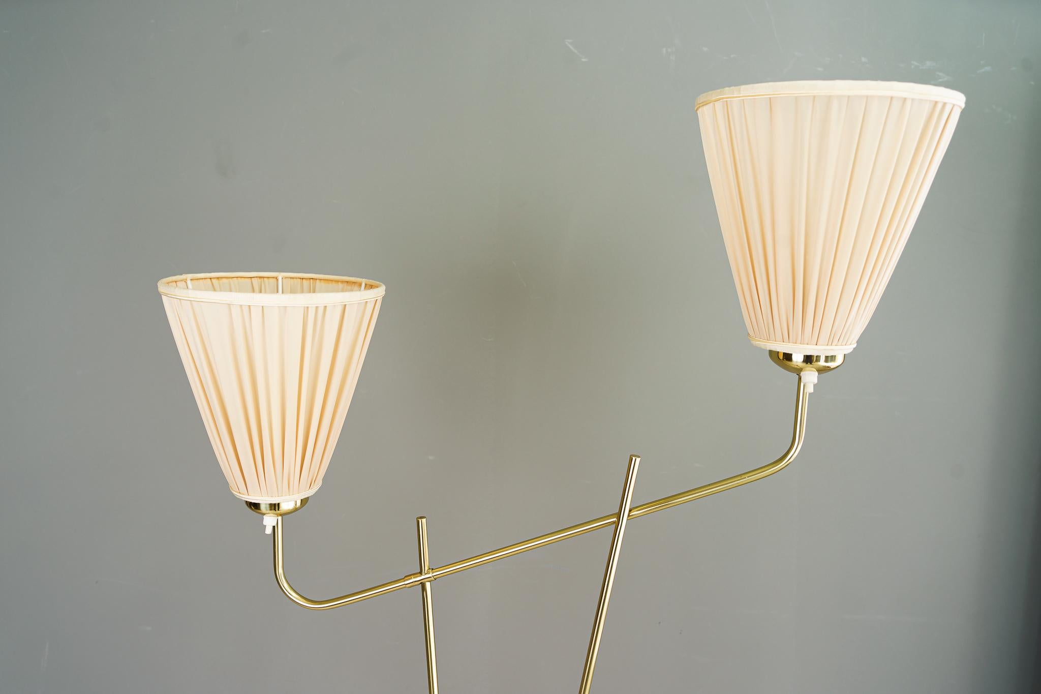 Rupert nikoll floor lamp vienna around 1950s with fabric shades
Brass polished and stove enameled
it is possible to turn on the shades separatly
The shades are replaced ( new ).