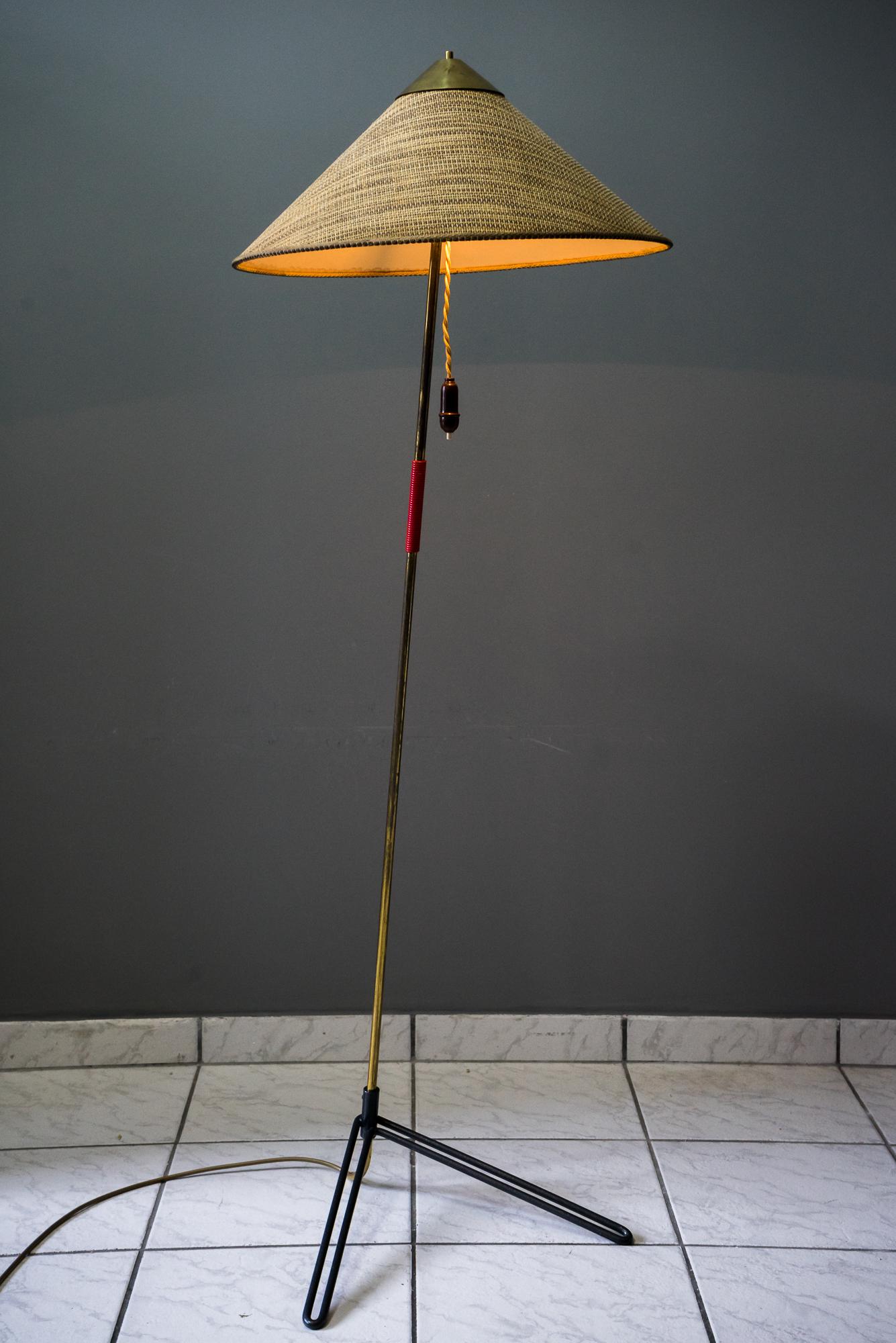 Rupert Nikoll floor lamp Vienna circa 1950s with original shade
Original condition
Iron base.