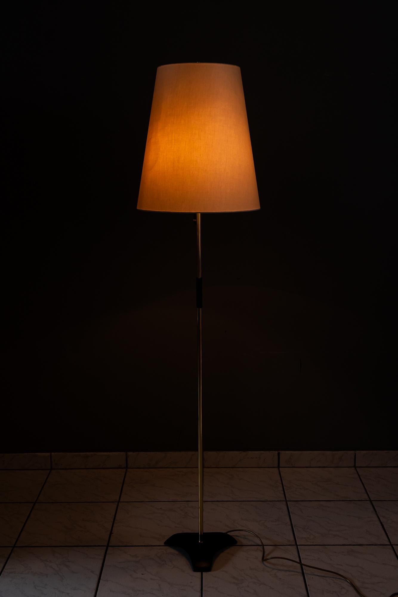 Lámpara de pie Rupert Nikoll con pantalla de tela viena años 50 aproximadamente en venta 6