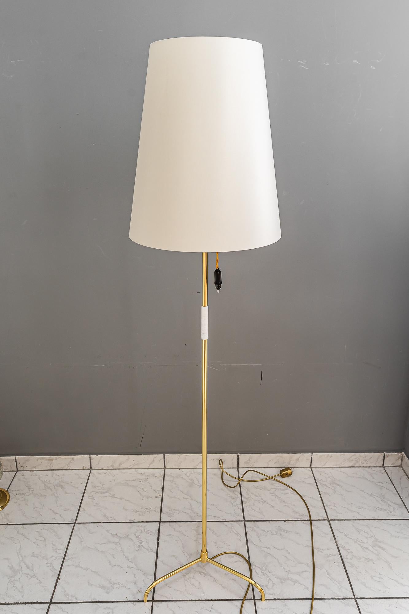 Mid-Century Modern Rupert Nikoll Lampadaire avec abat-jour en tissu vienne vers 1950 en vente