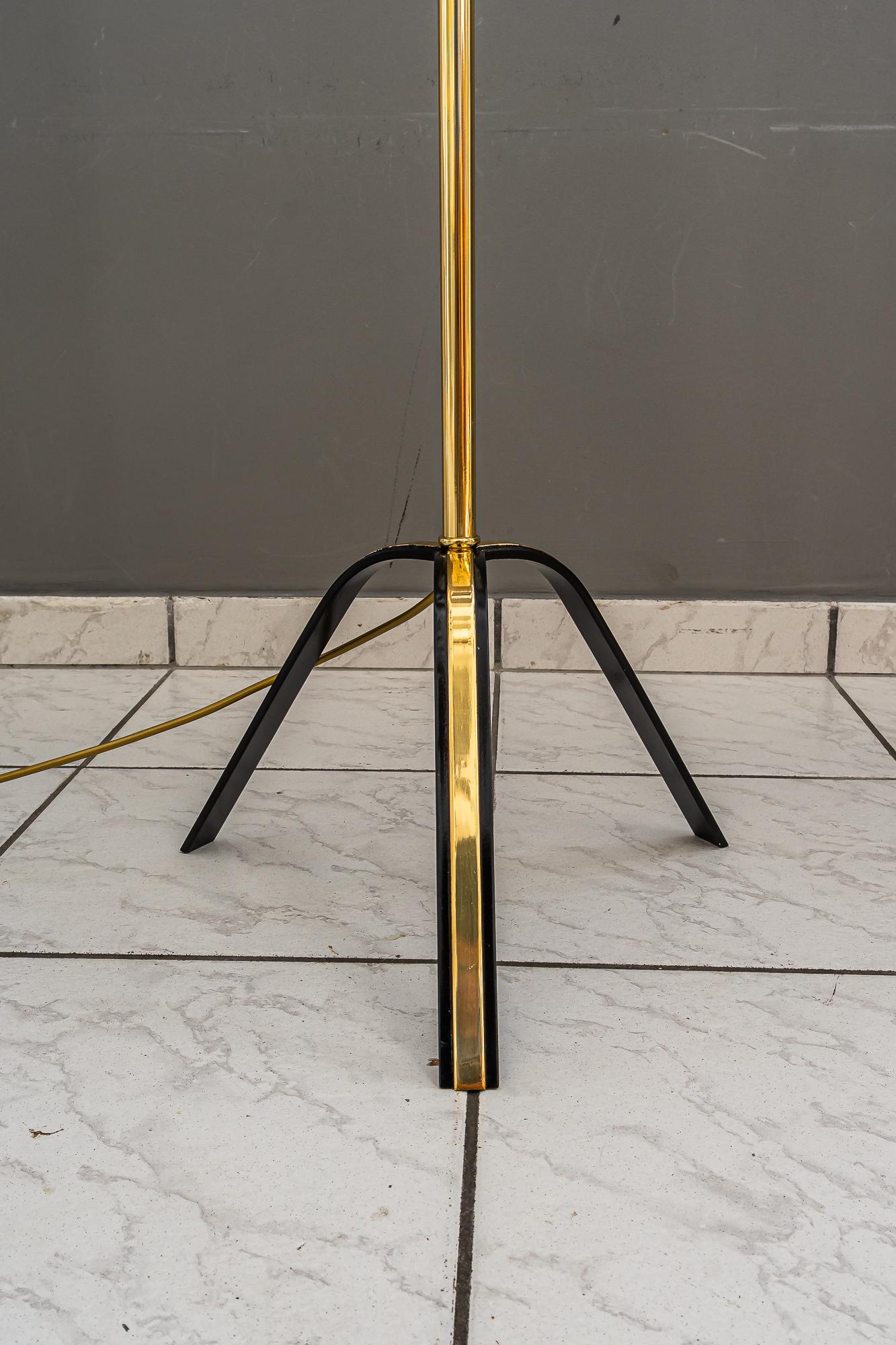 Autrichien Rupert Nikoll Lampadaire avec abat-jour en tissu vienne vers 1950 en vente