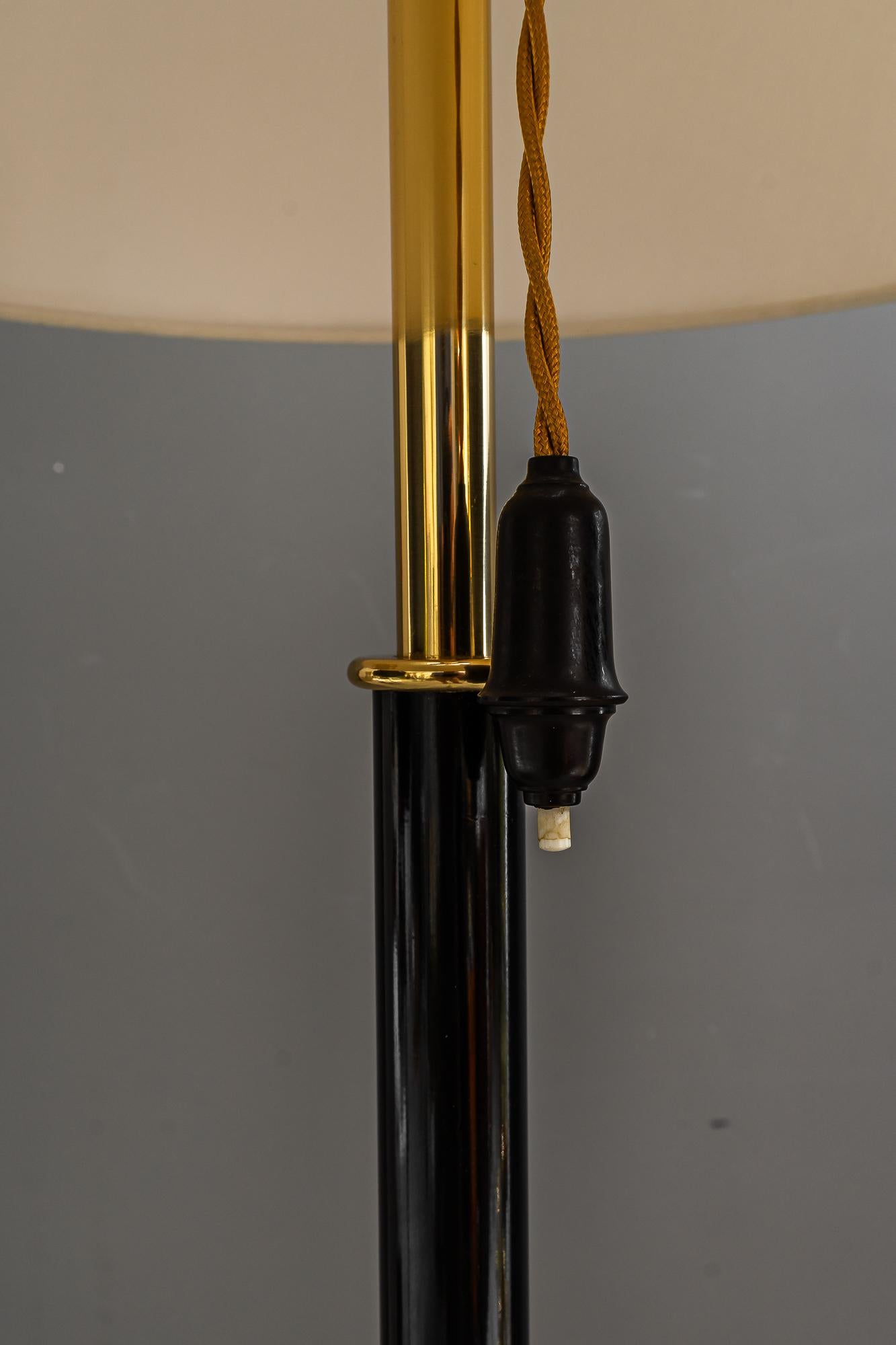 Noirci Rupert Nikoll Lampadaire avec abat-jour en tissu vienne vers 1950 en vente
