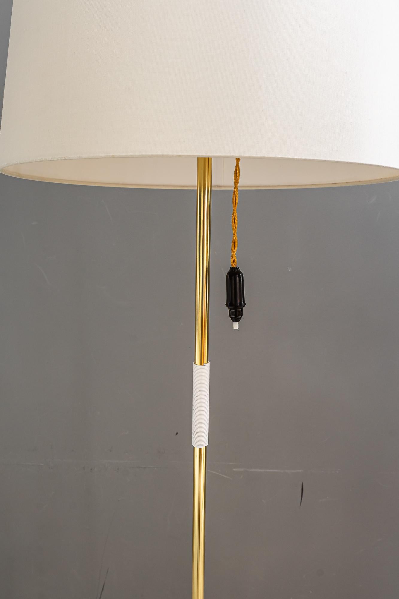 Laqué Rupert Nikoll Lampadaire avec abat-jour en tissu vienne vers 1950 en vente