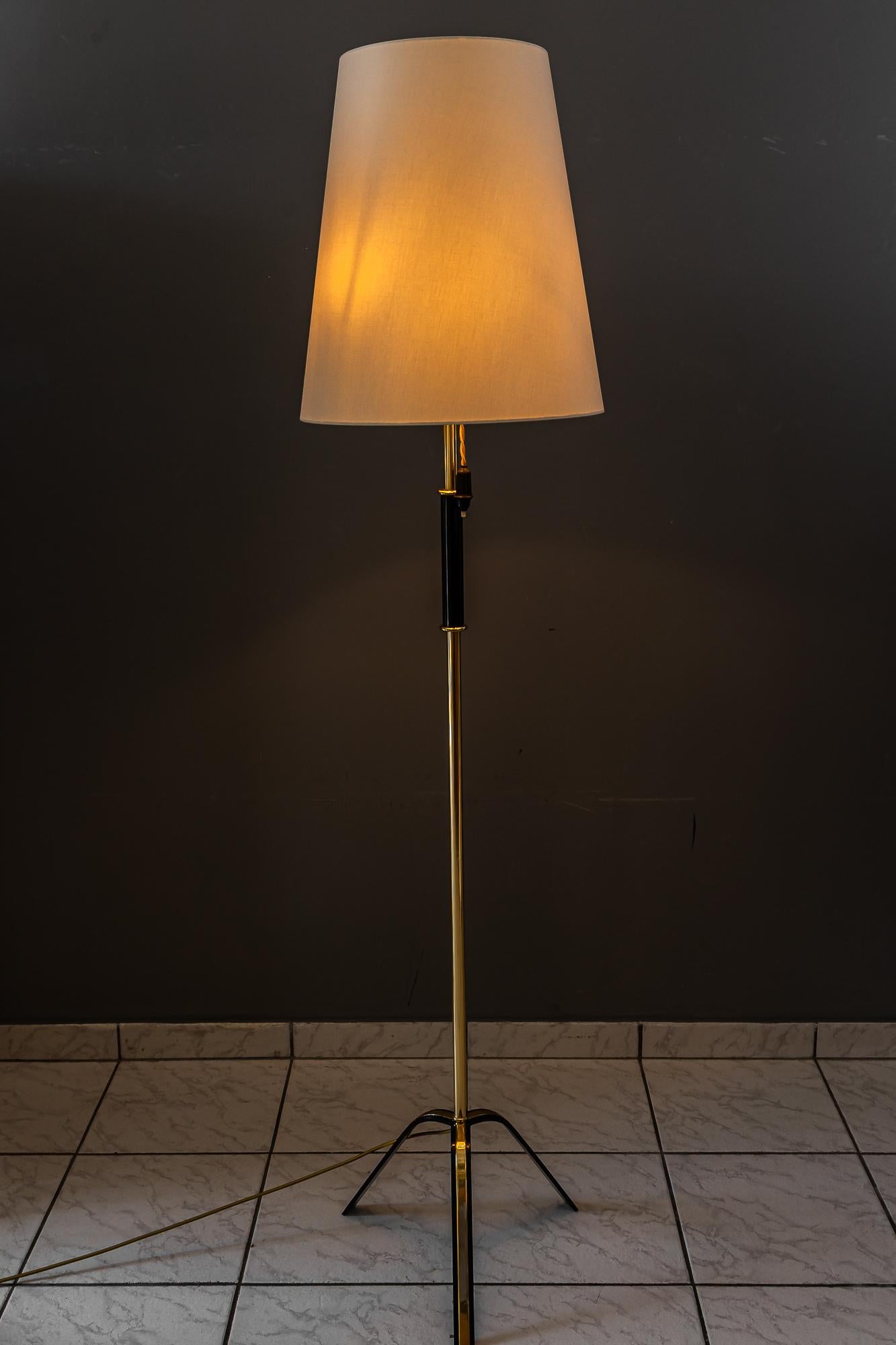 Milieu du XXe siècle Rupert Nikoll Lampadaire avec abat-jour en tissu vienne vers 1950 en vente