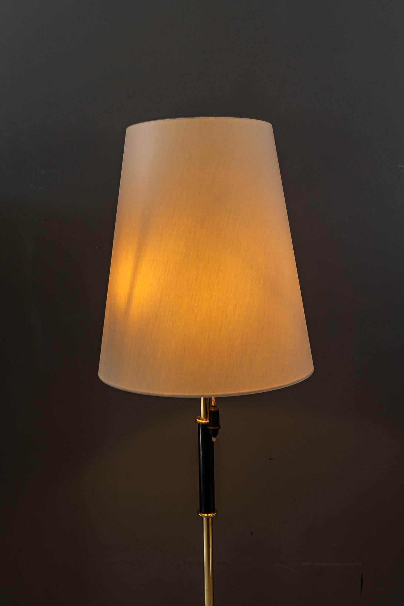 Laiton Rupert Nikoll Lampadaire avec abat-jour en tissu vienne vers 1950 en vente