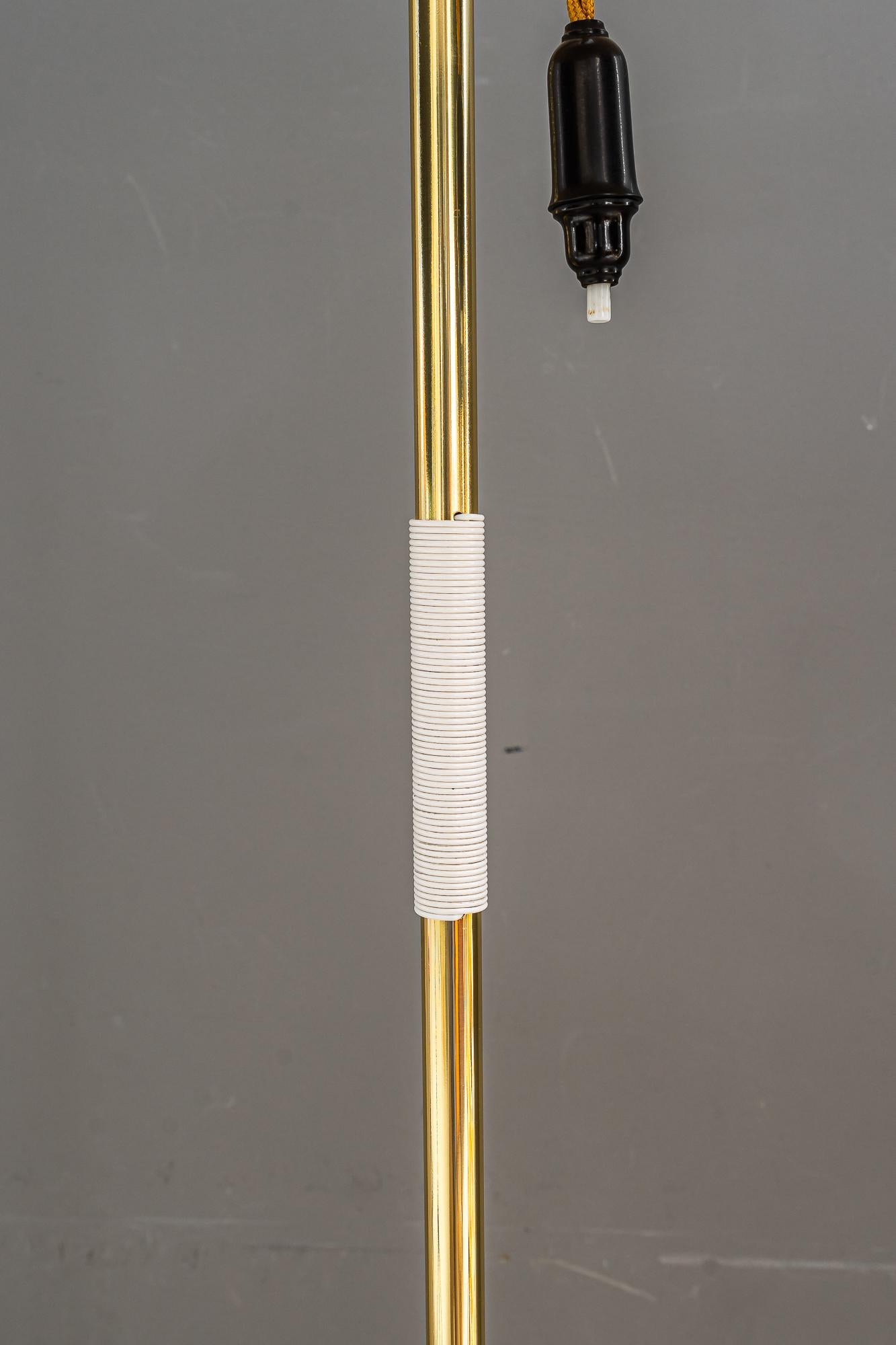 Laiton Rupert Nikoll Lampadaire avec abat-jour en tissu vienne vers 1950 en vente