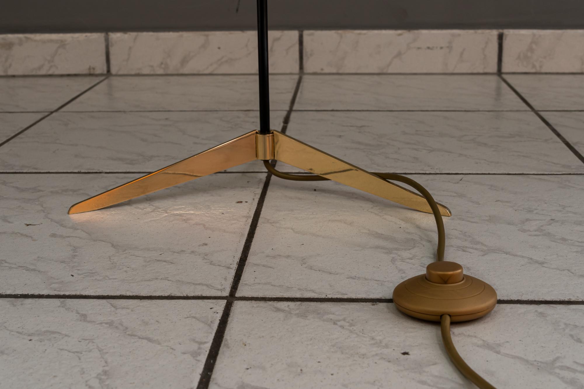 Rupert Nikoll Lámpara de pie con pantalla de tela viena años 1960 aproximadamente en venta 5