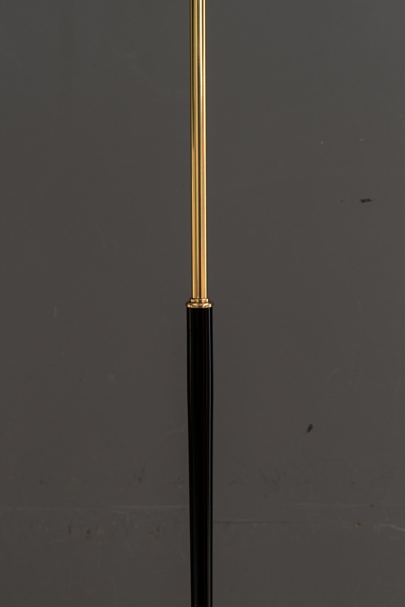 Rupert Nikoll Lámpara de pie con pantalla de tela viena años 1960 aproximadamente Moderno de mediados de siglo en venta