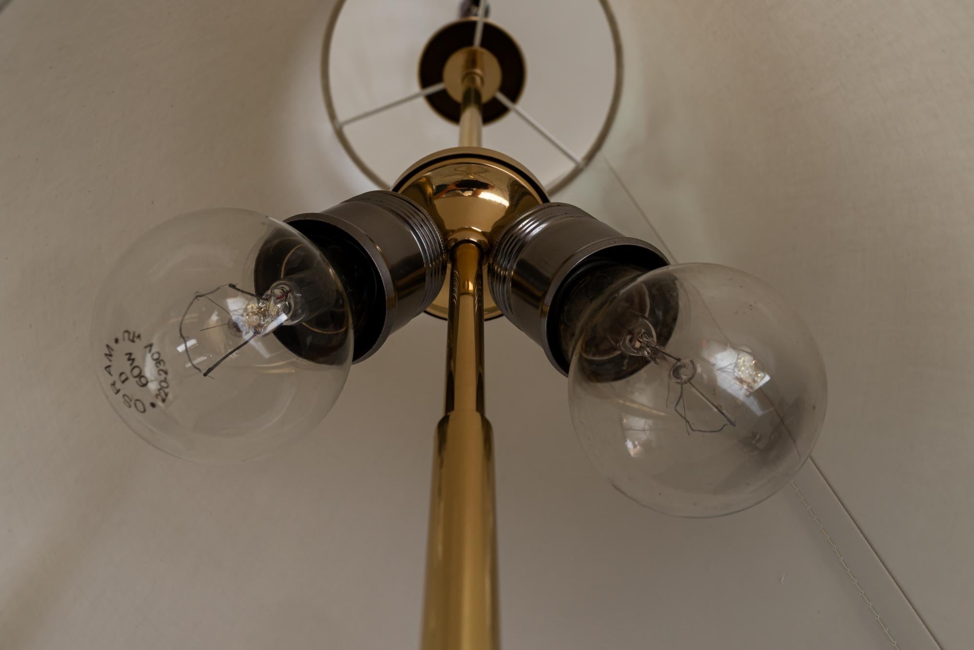 Rupert Nikoll Lámpara de pie con pantalla de tela viena años 1960 aproximadamente Austríaco en venta