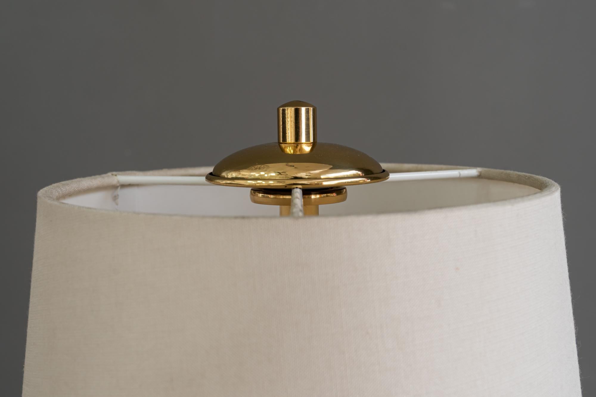 Rupert Nikoll Lámpara de pie con pantalla de tela viena años 1960 aproximadamente Ennegrecido en venta