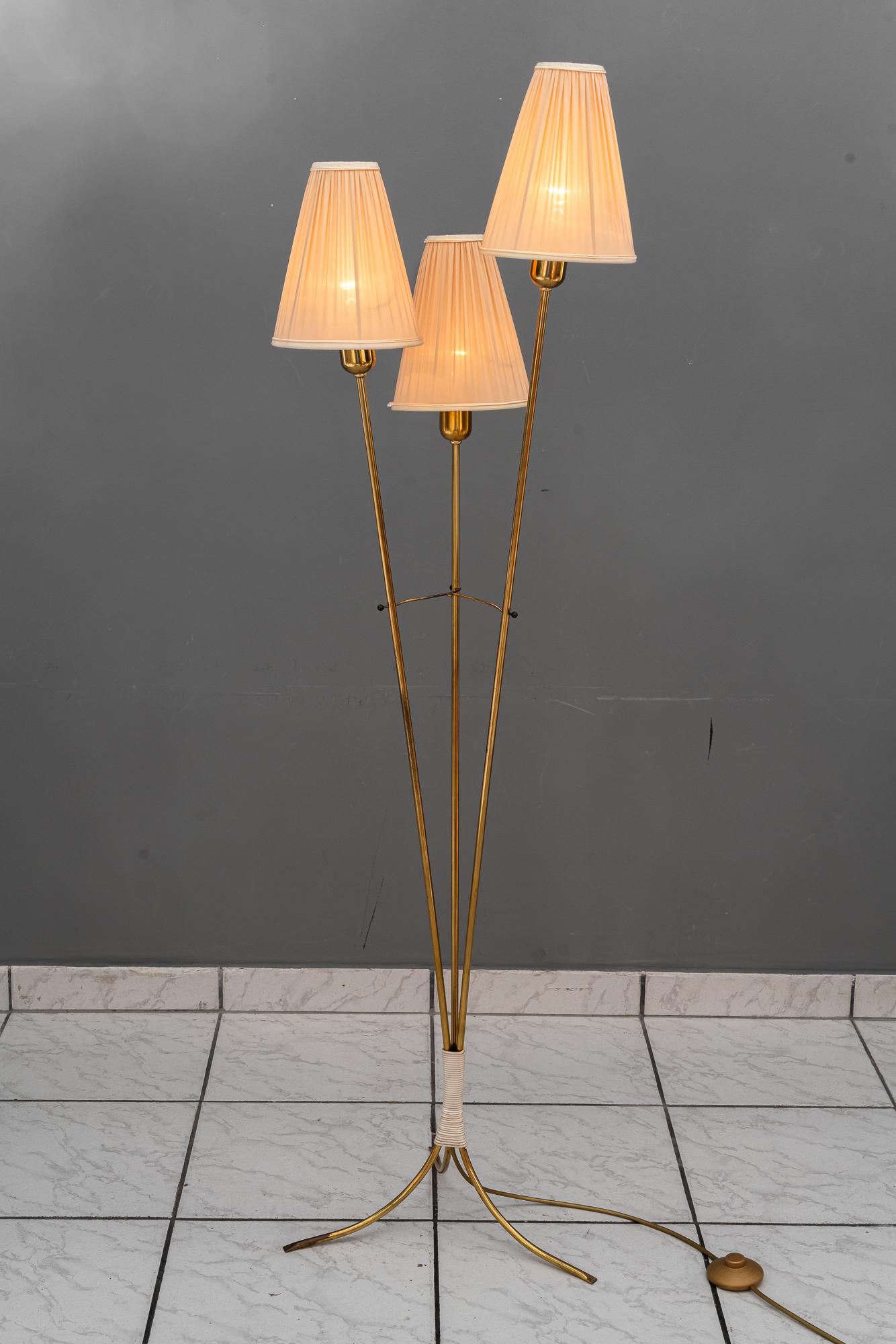 Rupert Nikoll Stehleuchte mit Stoffschirmen wien um 1960er im Angebot 3