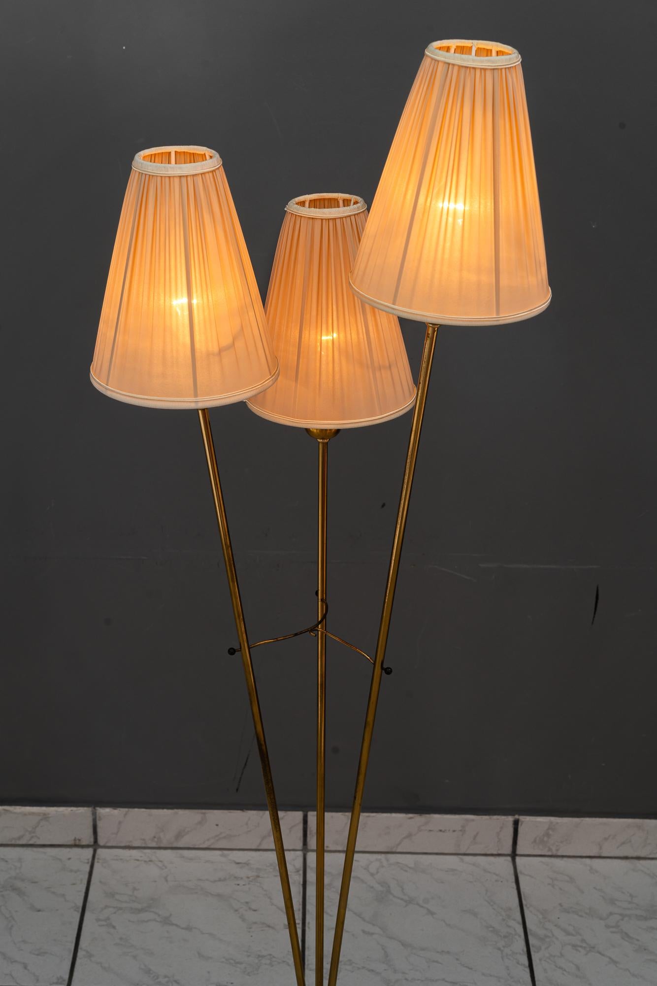 Rupert Nikoll Stehleuchte mit Stoffschirmen wien um 1960er im Angebot 6