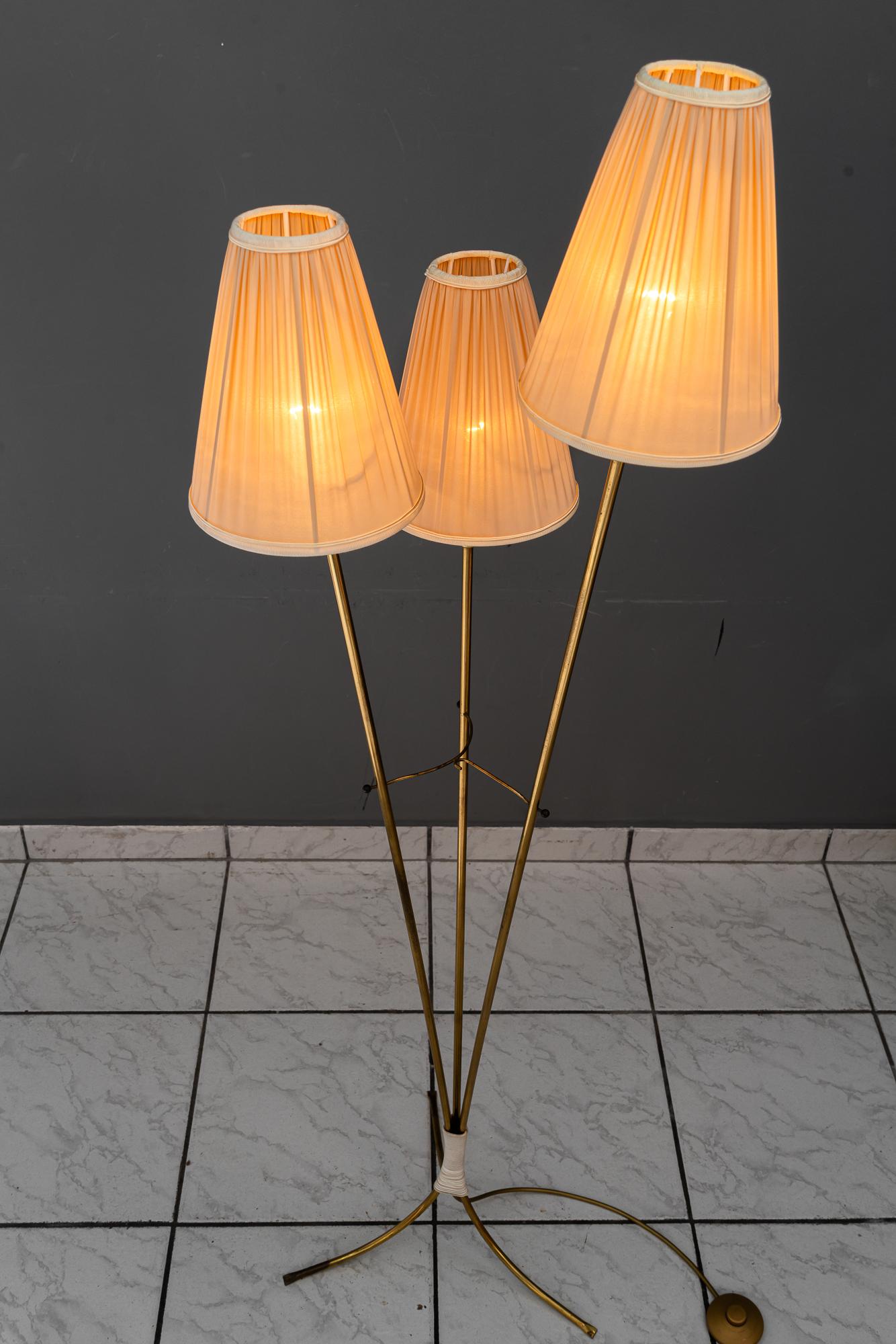 Rupert Nikoll Stehleuchte mit Stoffschirmen wien um 1960er im Angebot 9