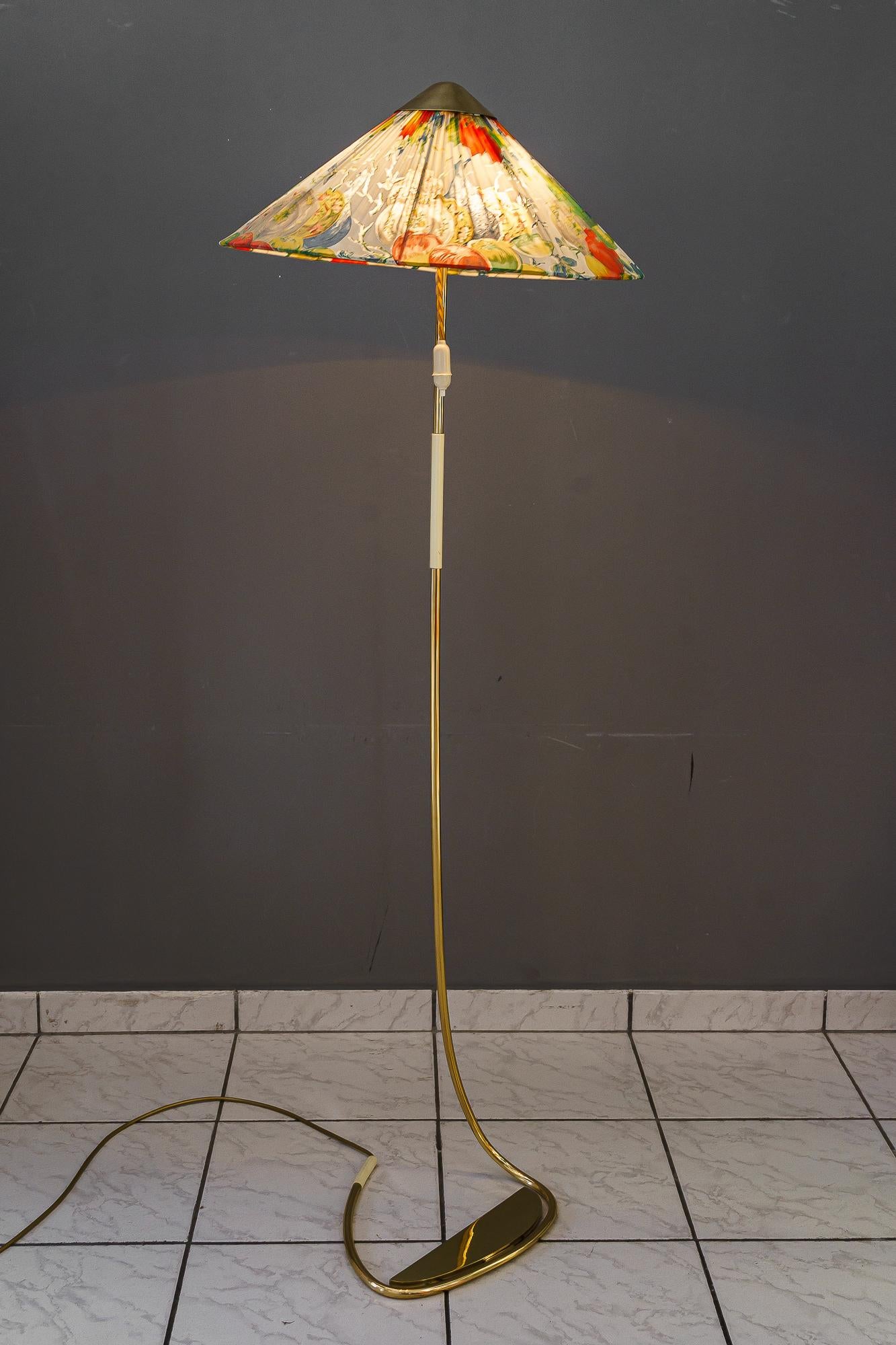 Mid-Century Modern Rupert Nikoll lampadaire avec abat-jour en tissu original vienne vers 1950 en vente
