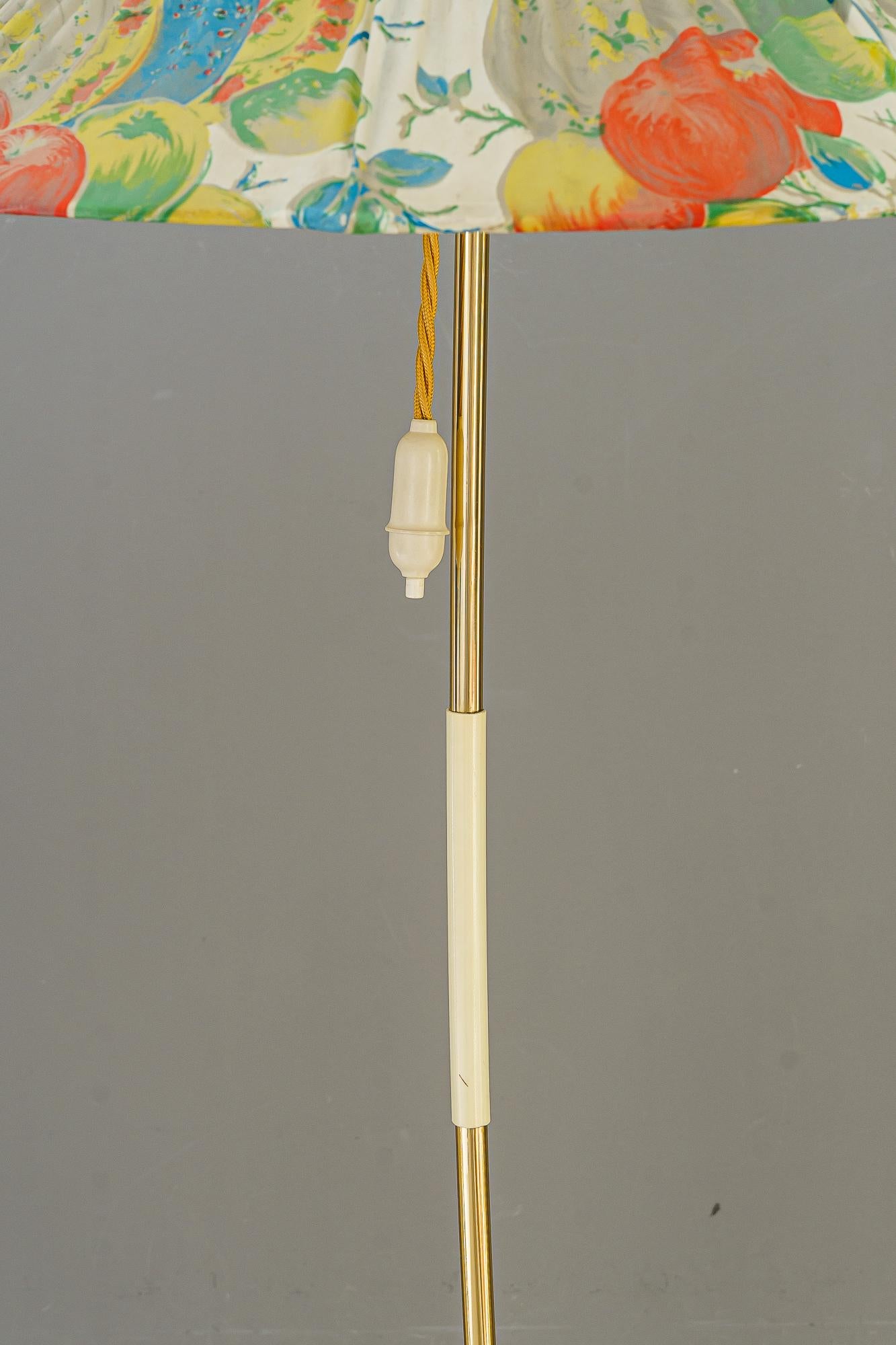 Laiton Rupert Nikoll lampadaire avec abat-jour en tissu original vienne vers 1950 en vente