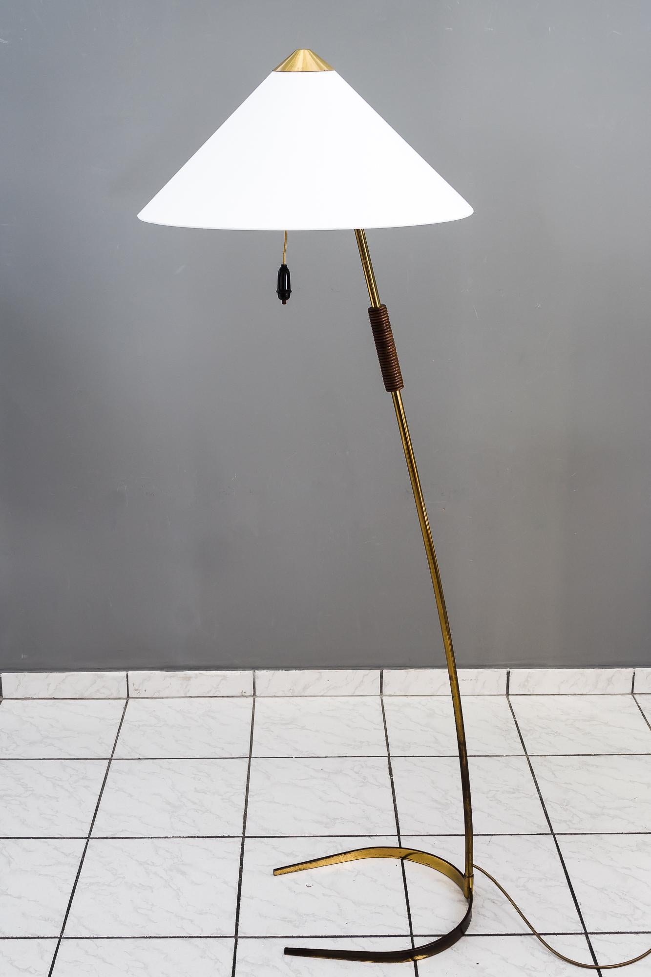 Rupert Nikoll Floor Lamp with Wood Handle, circa 1950s In Good Condition For Sale In Wien, AT