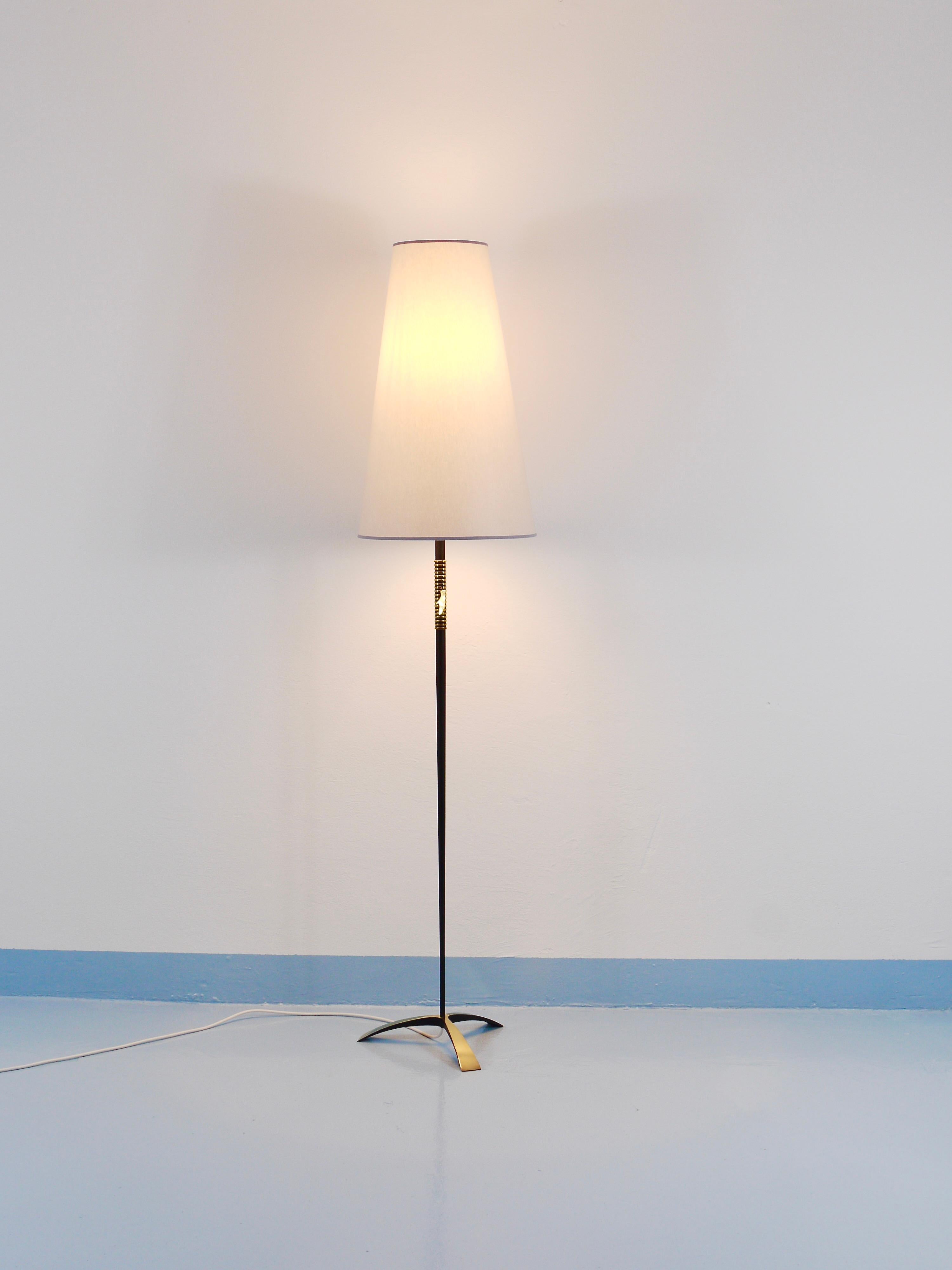 Rupert Nikoll MidCentury Brass Floor Lamp, Carl Aubock Hand Switch Austria, 1950 Austríaco en venta