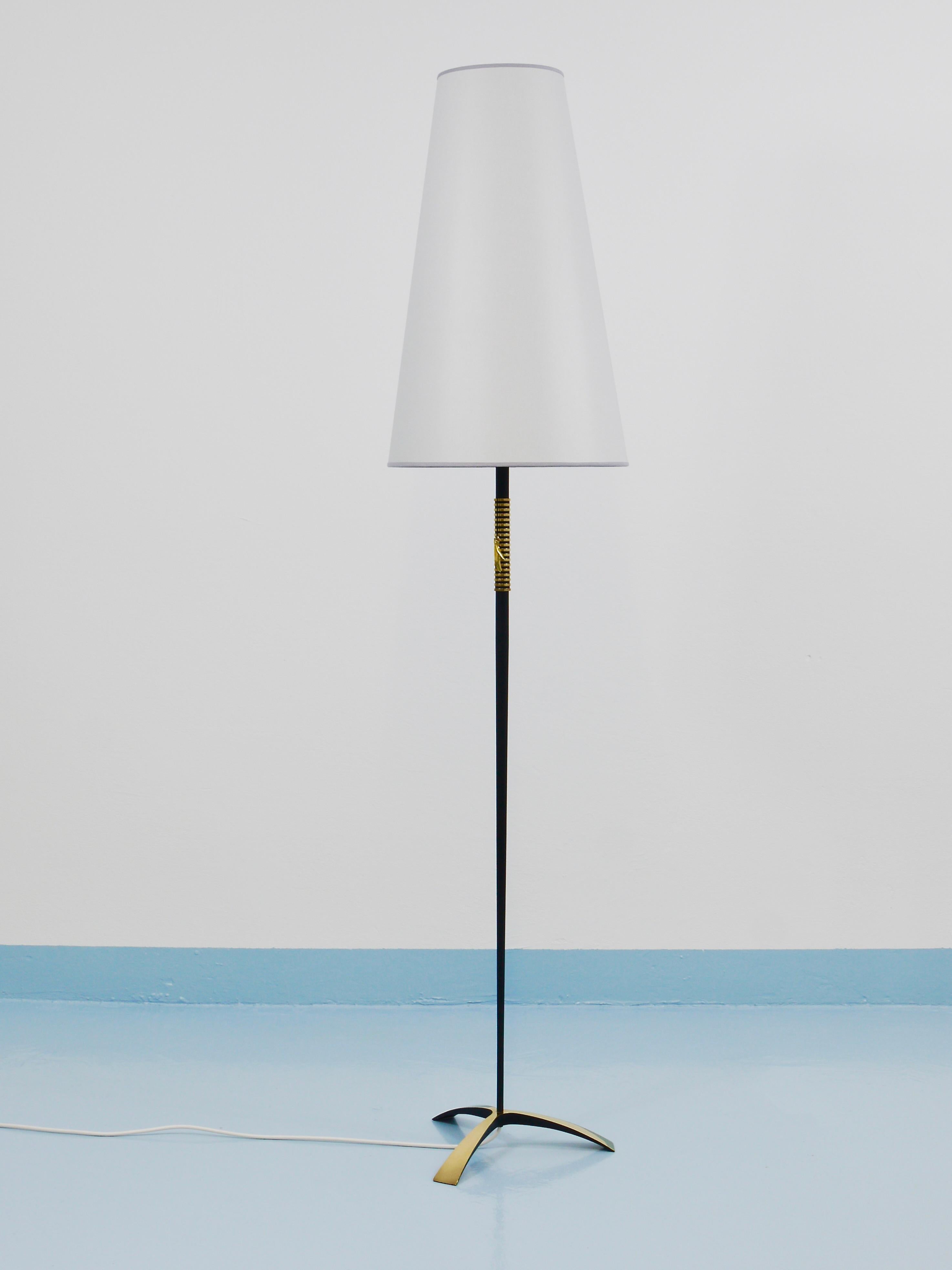 Rupert Nikoll MidCentury Brass Floor Lamp, Carl Aubock Hand Switch Austria, 1950 en Bueno estado para la venta en Vienna, AT