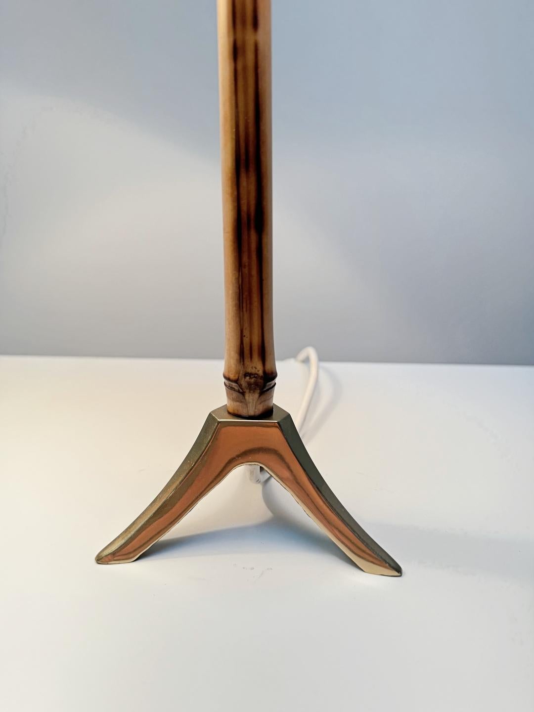 Rupert Nikoll Pair Brass & Bamboo Nightstand, Table Lamps, 1955, Austria In Good Condition For Sale In Biebergemund, Hessen