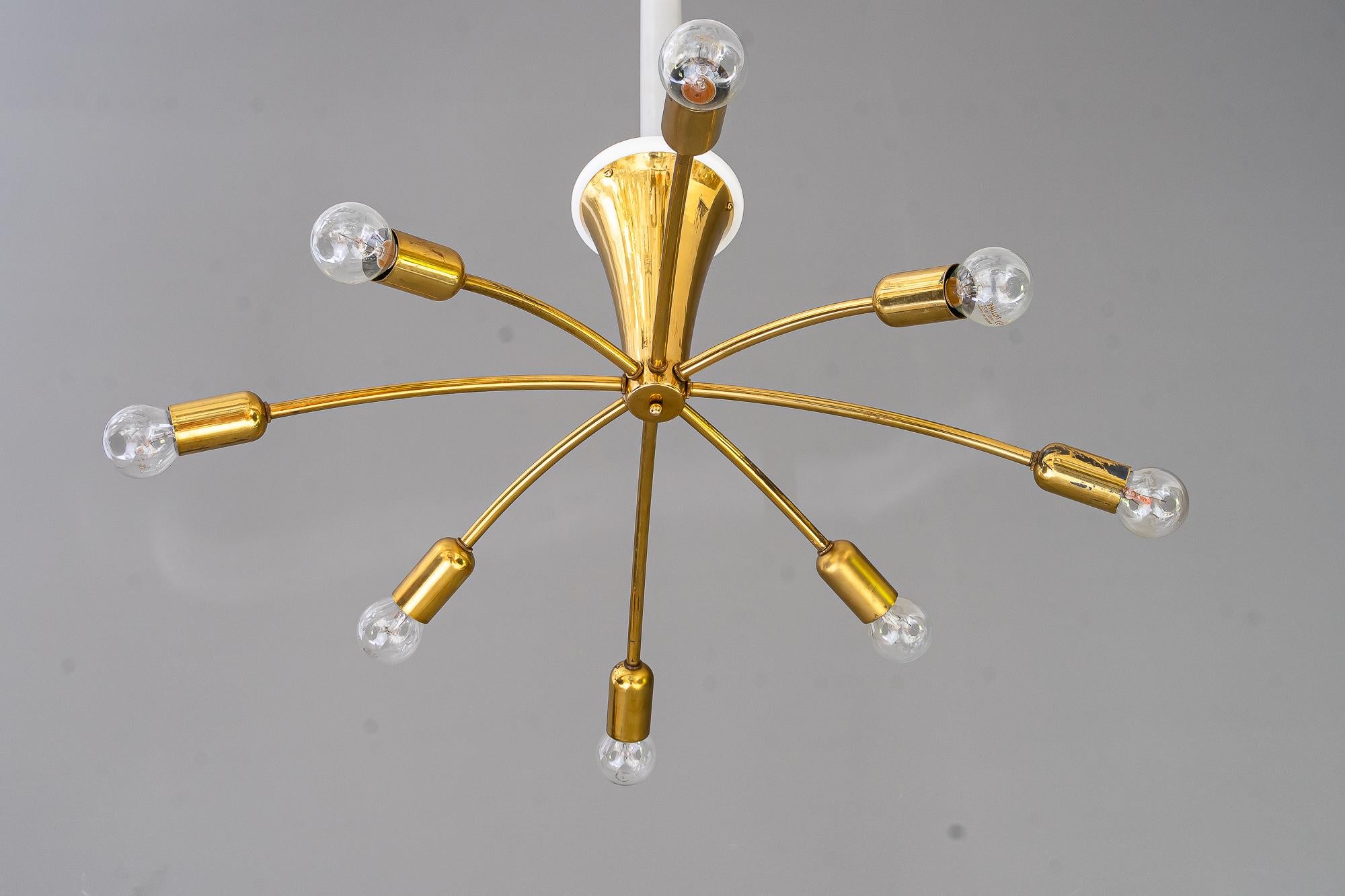Rupert Nikoll Sputnik intorno agli anni '50
Condizioni originali
Le lampadine non sono incluse, sono solo per il servizio fotografico.