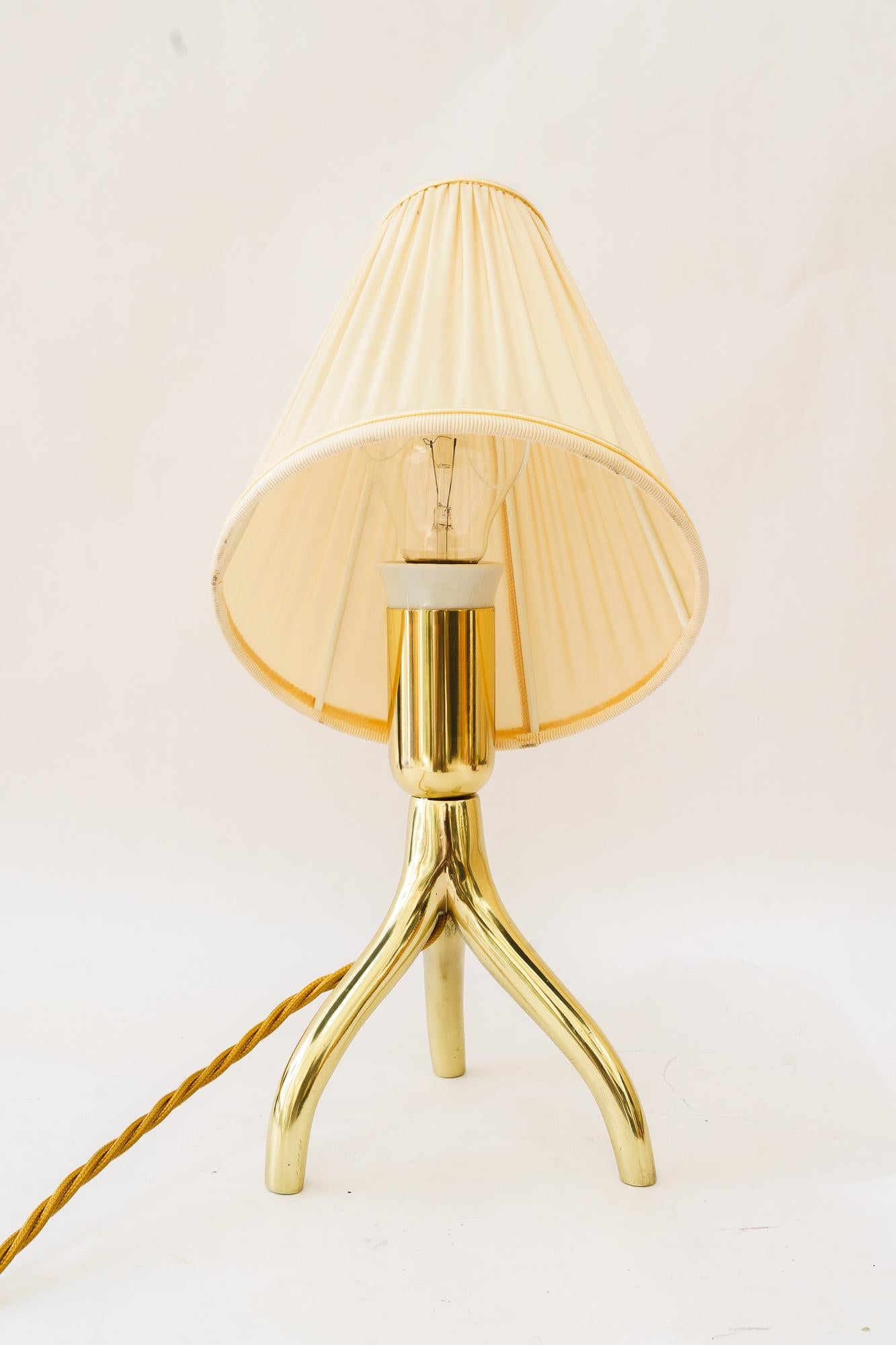 Rupert Nikoll Tischlampe mit Stoffschirm wien um 1950 
Messing poliert und emailliert
Der Stoffschirm wird ersetzt ( neu )