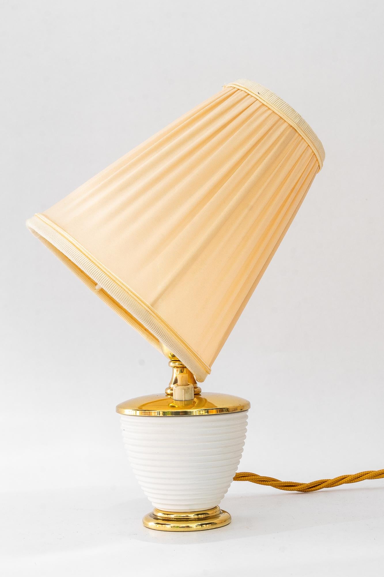 Autrichien Lampe de table Rupert Nikoll avec abat-jour en tissu vienne vers 1950 en vente