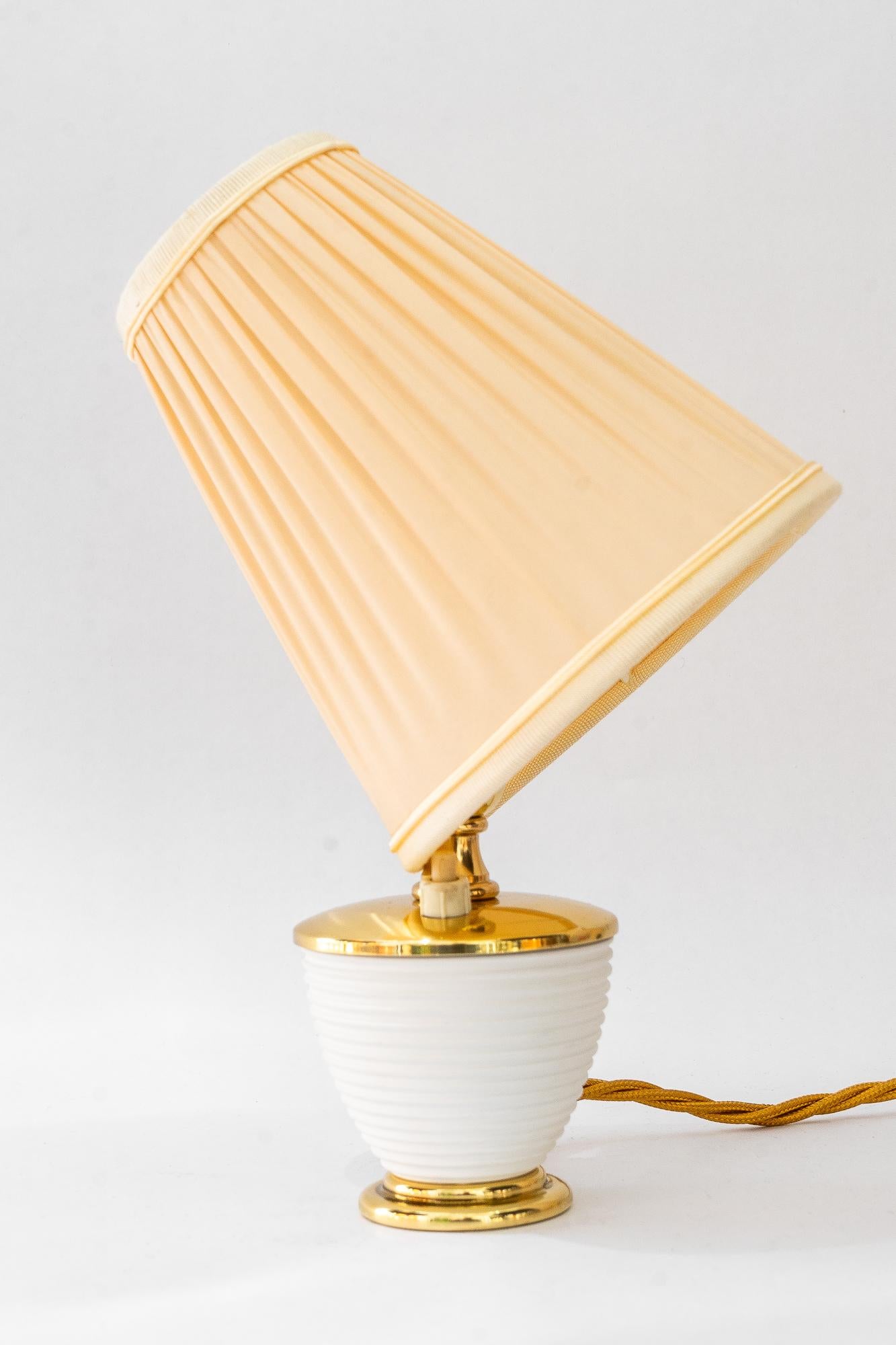 Laqué Lampe de table Rupert Nikoll avec abat-jour en tissu vienne vers 1950 en vente