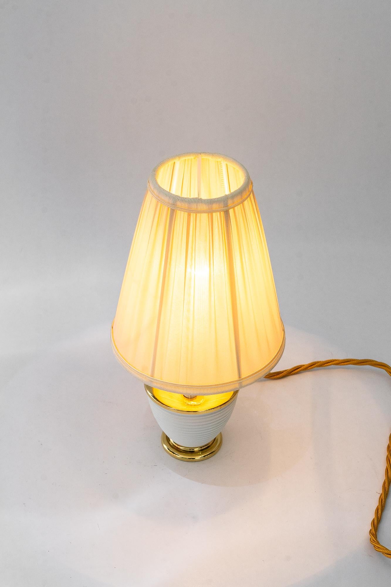 Laiton Lampe de table Rupert Nikoll avec abat-jour en tissu vienne vers 1950 en vente