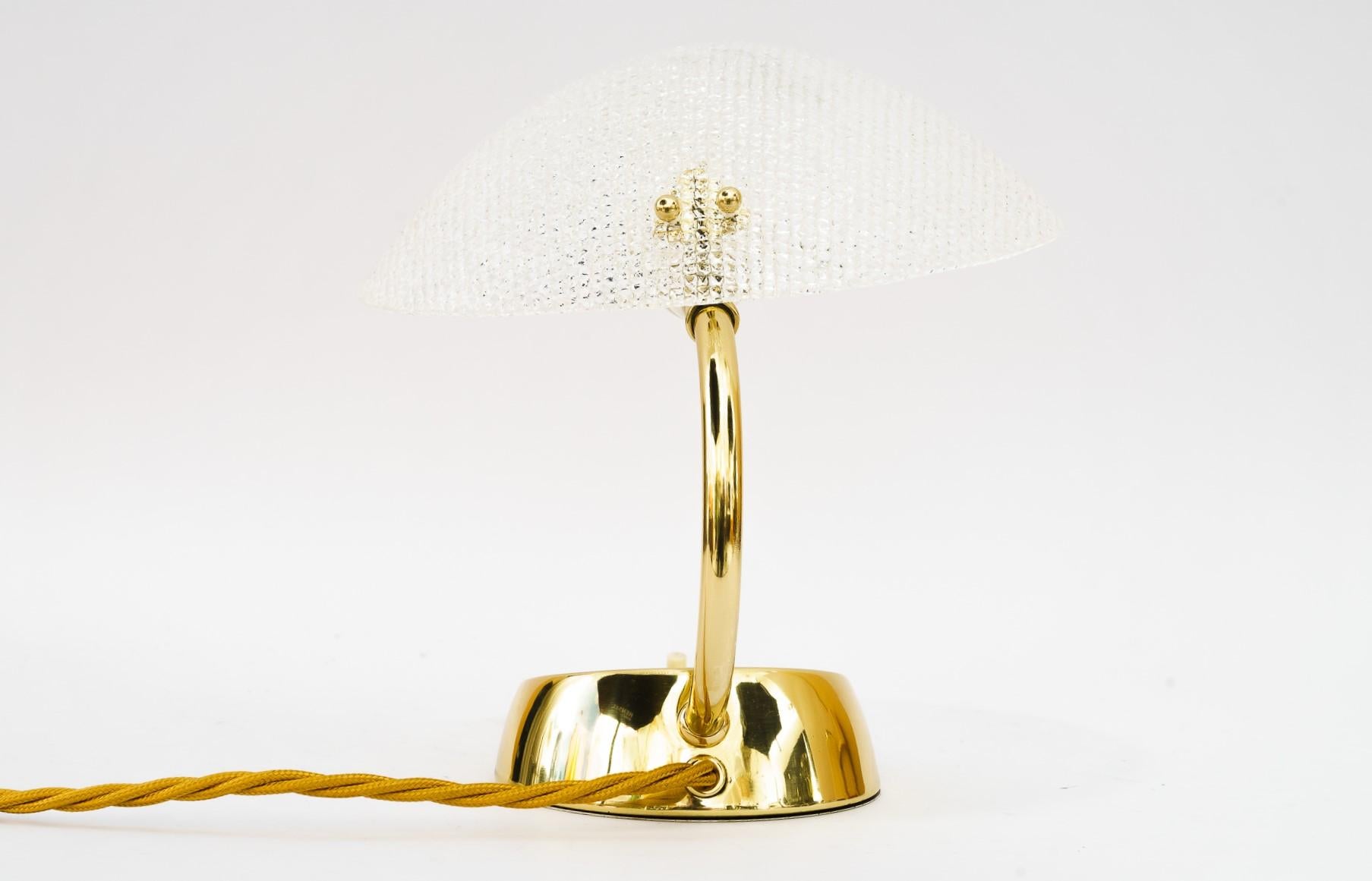 Rupert Nikoll tischlampe mit schirm aus lucit wien um 1960s
Messing poliert und emailliert
