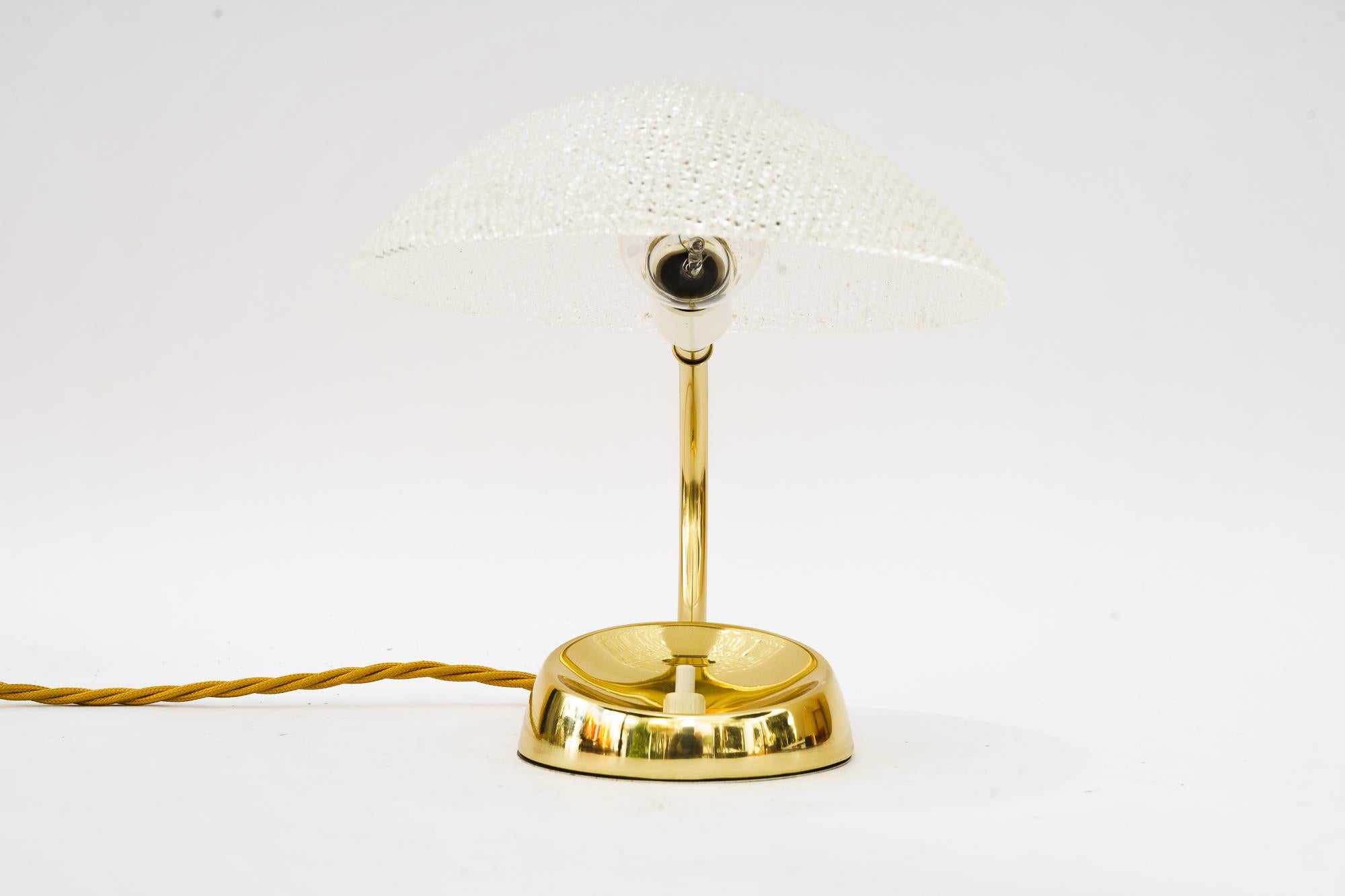 Rupert Nikoll tischlampe mit schirm aus lucit wien um 1960s (Poliert) im Angebot